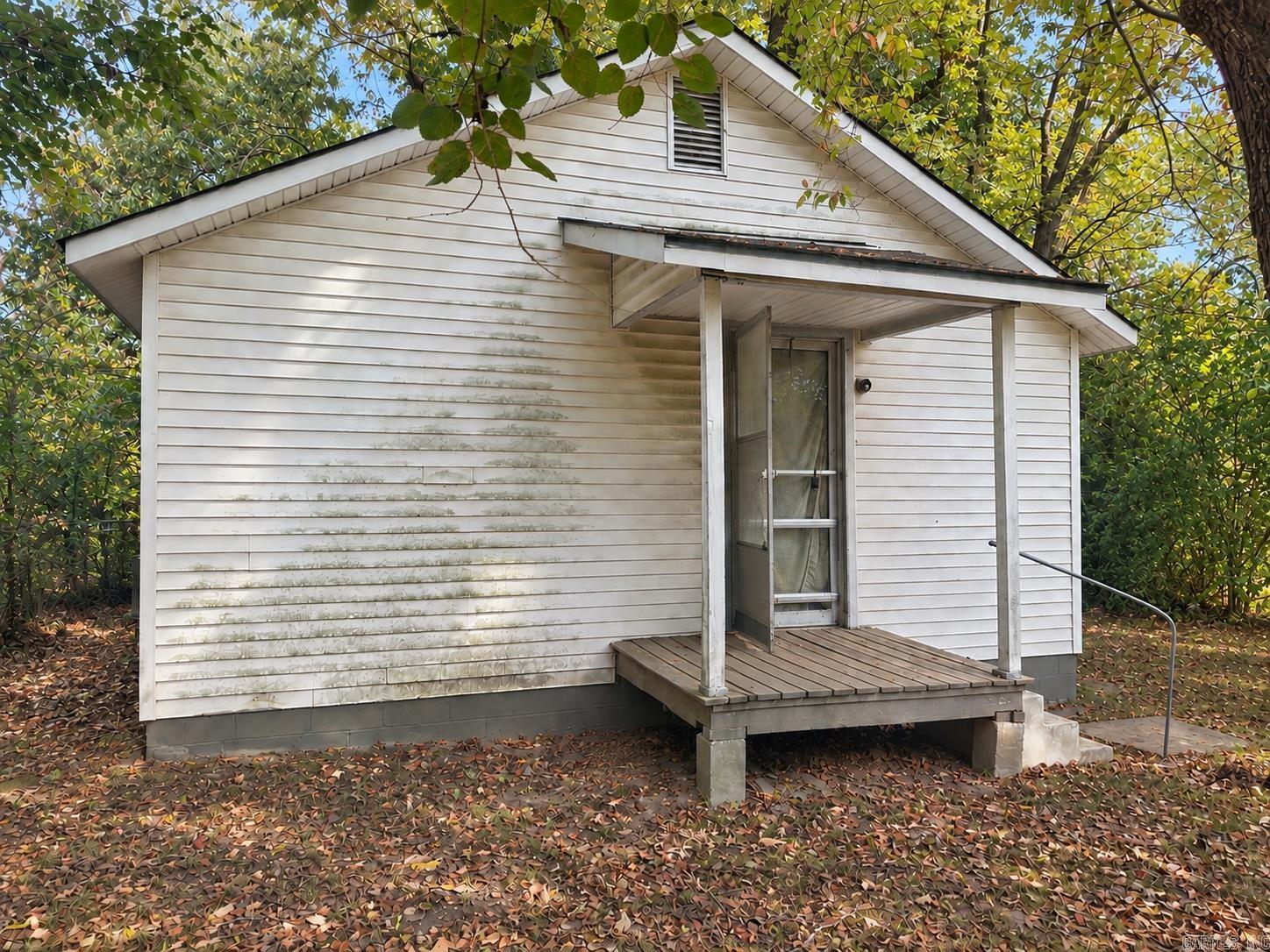 903 N Main Street Property Photo 4
