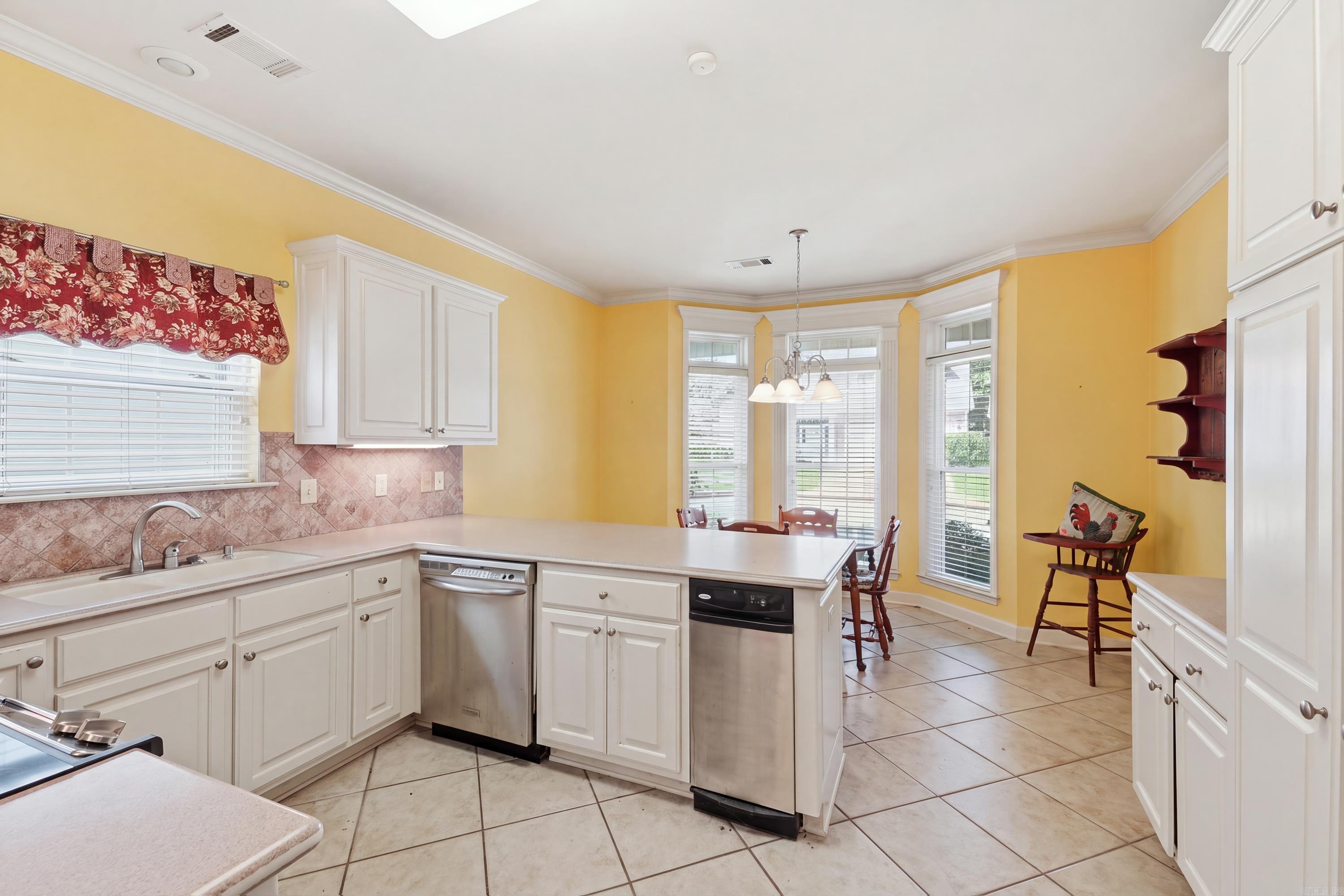 42 Courtside Place Property Photo 7