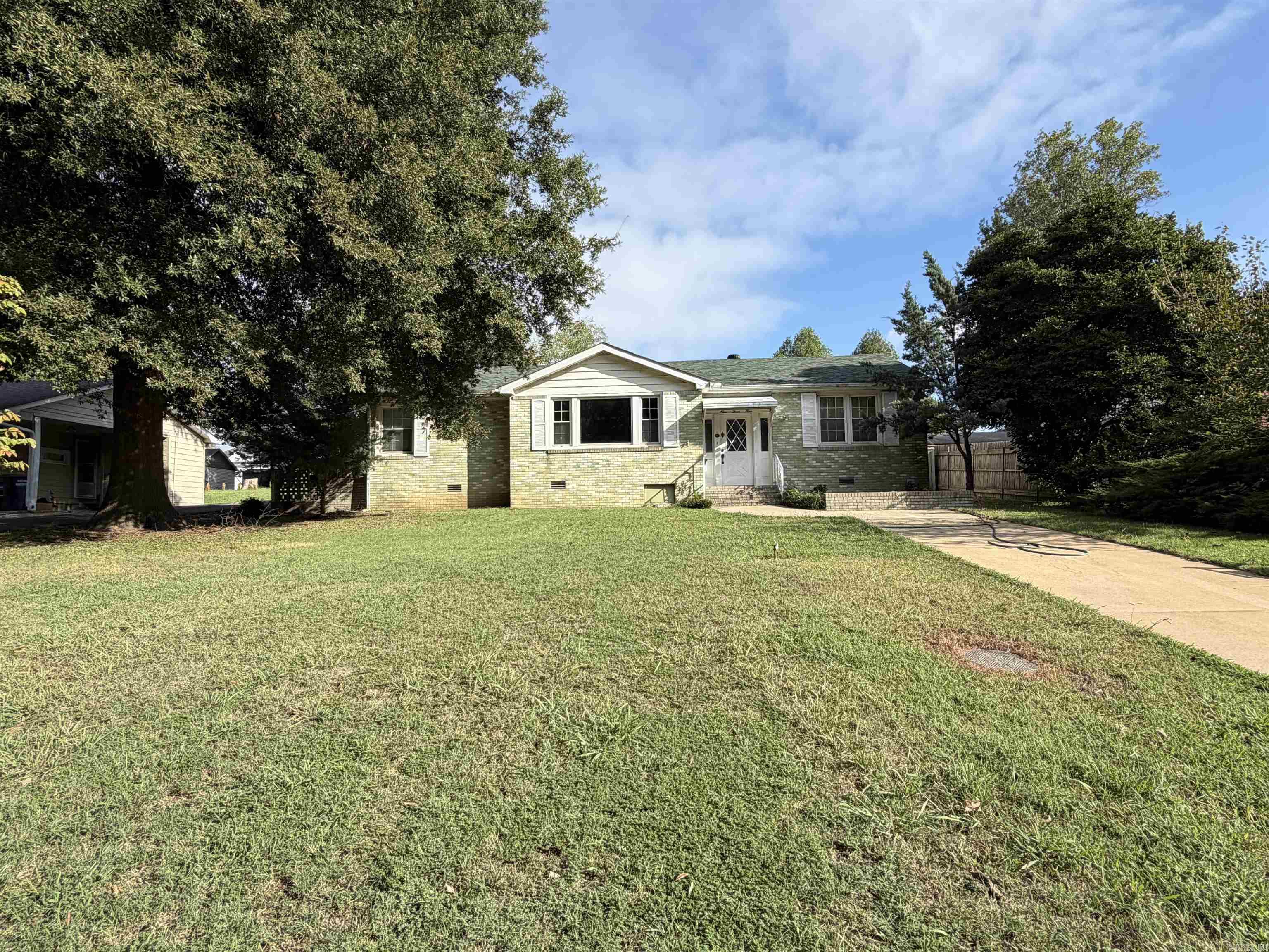 939 W Court Street Property Photo 1