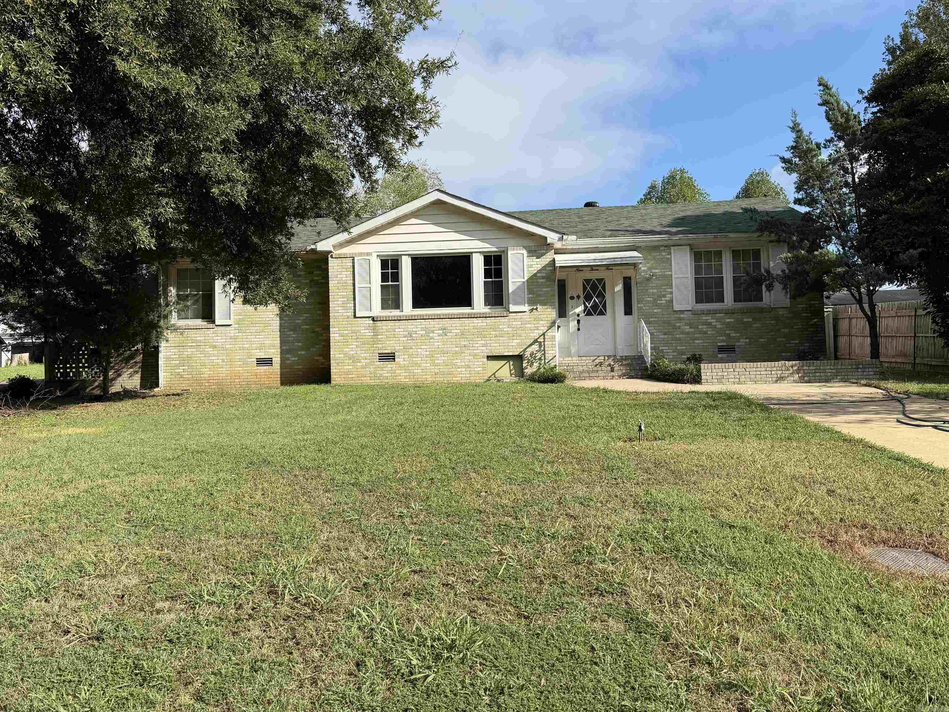 939 W Court Street Property Photo 2