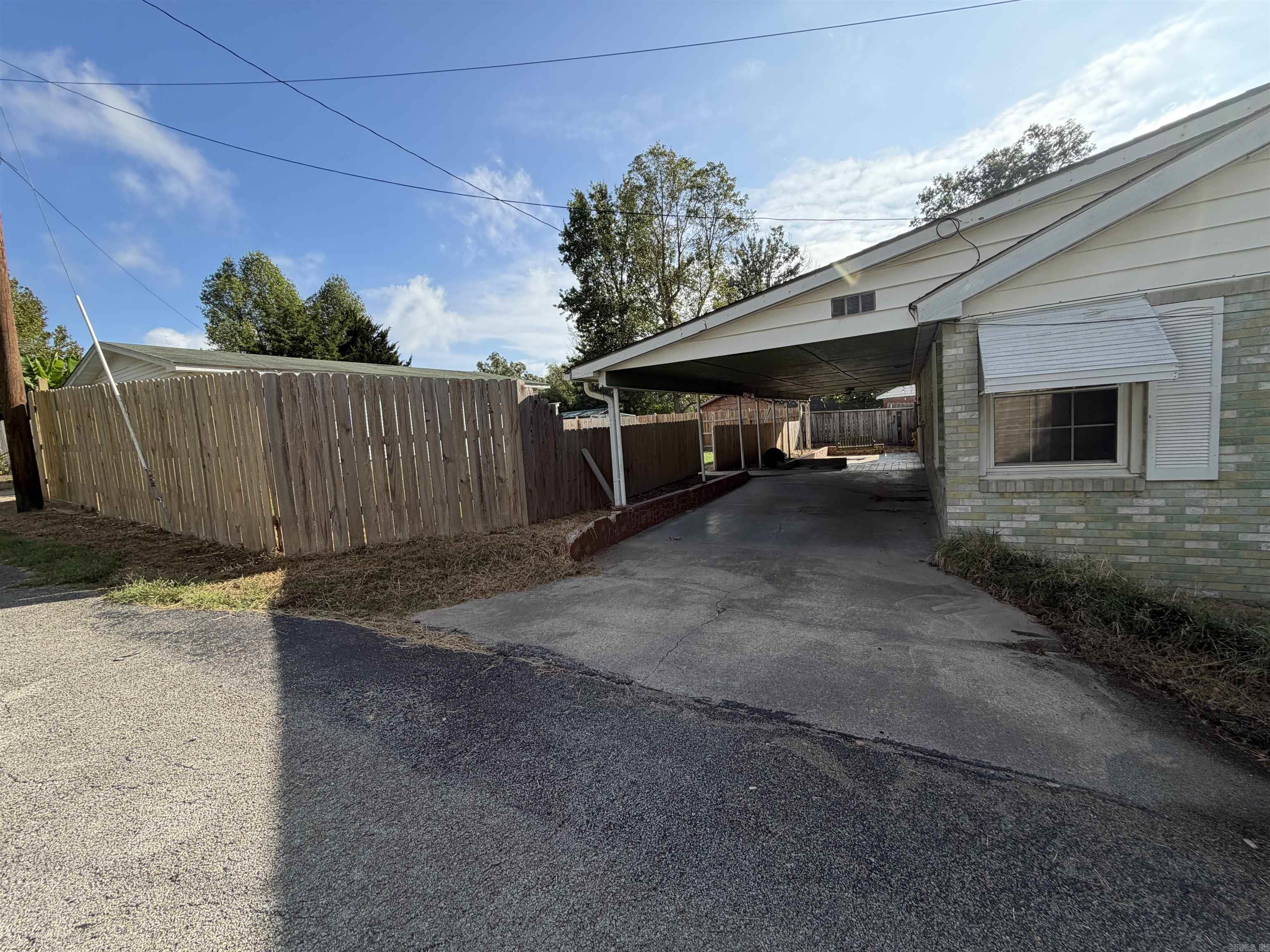 939 W Court Street Property Photo 3