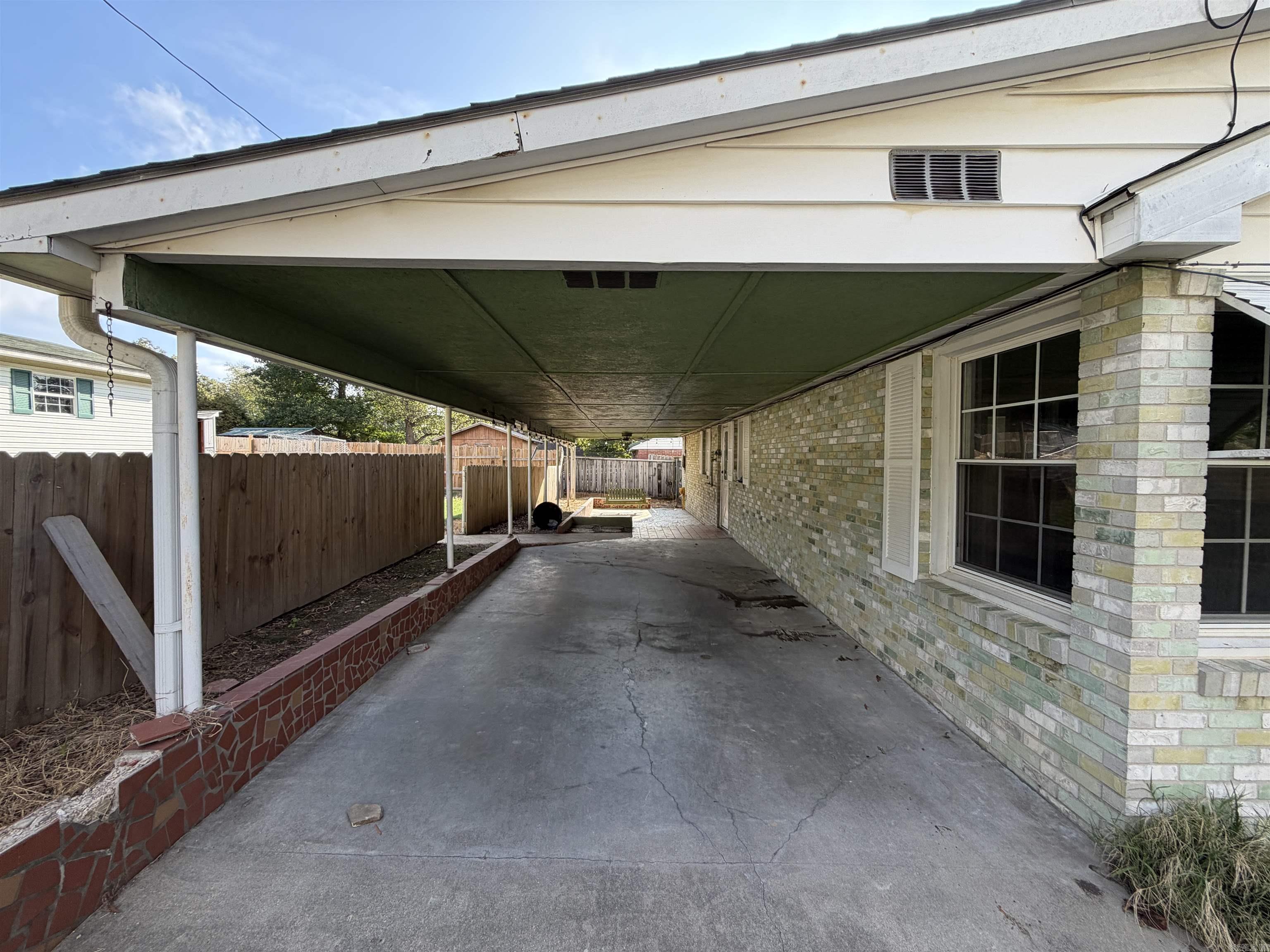 939 W Court Street Property Photo 4
