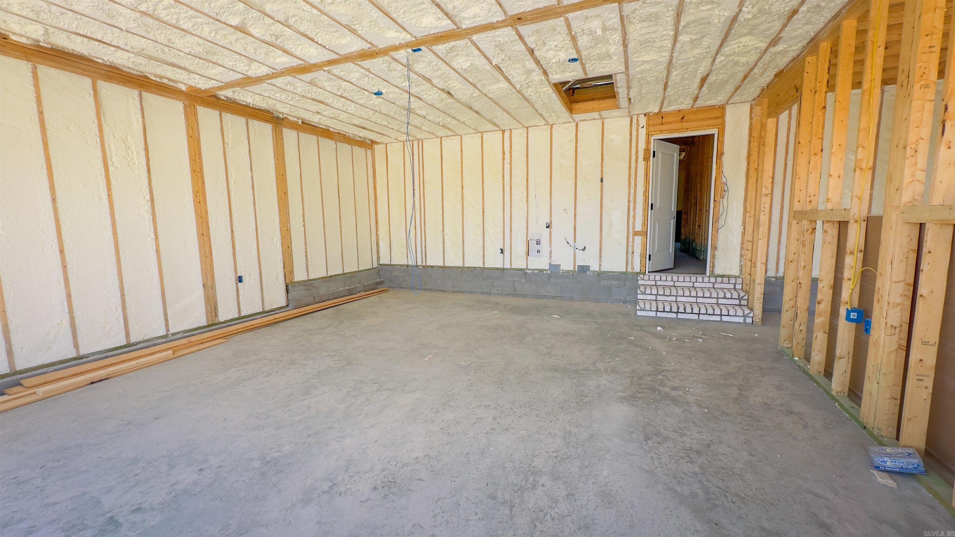 5913 Utah Cove Property Photo 4