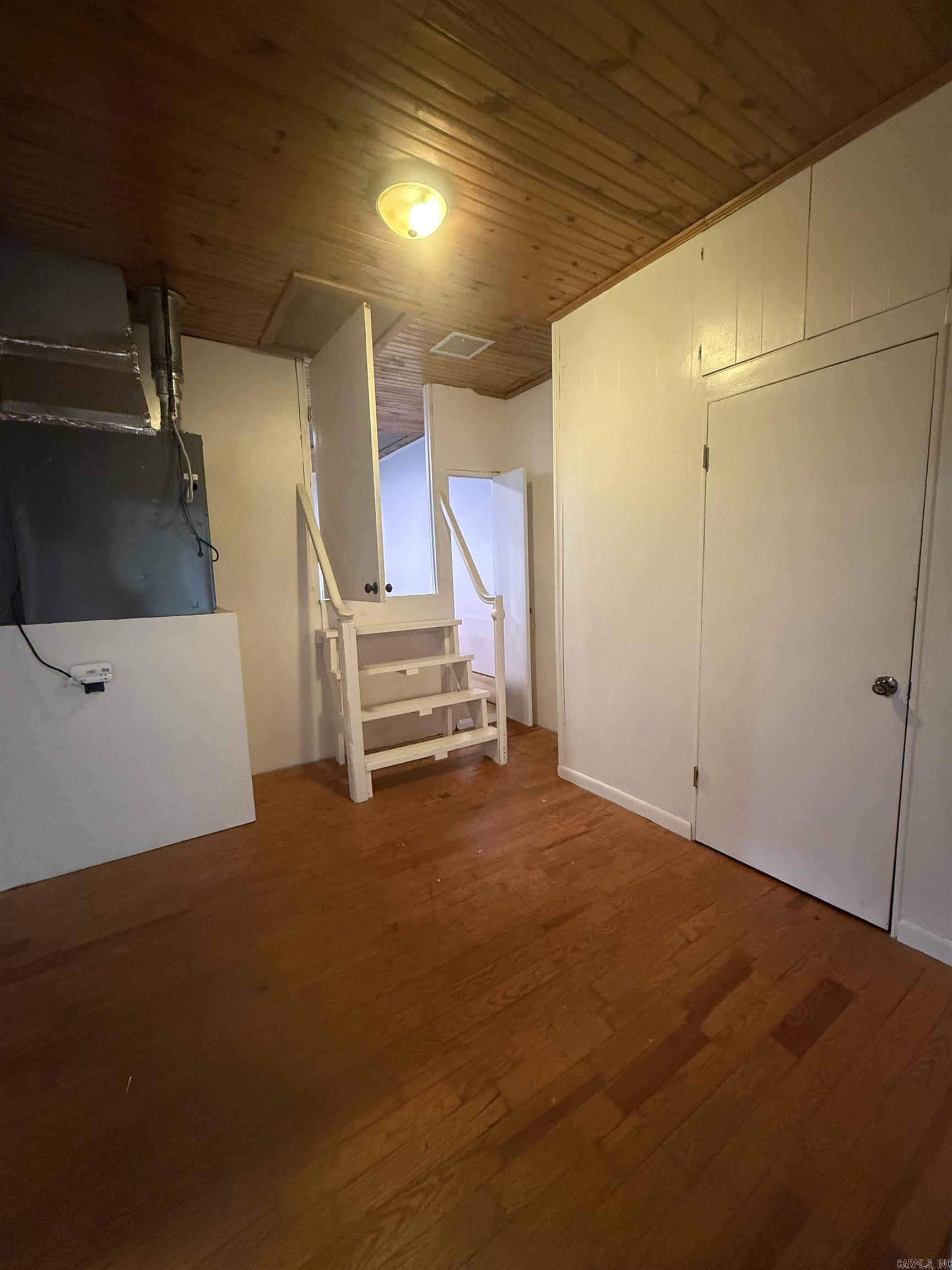222 N. Hickory Property Photo 9