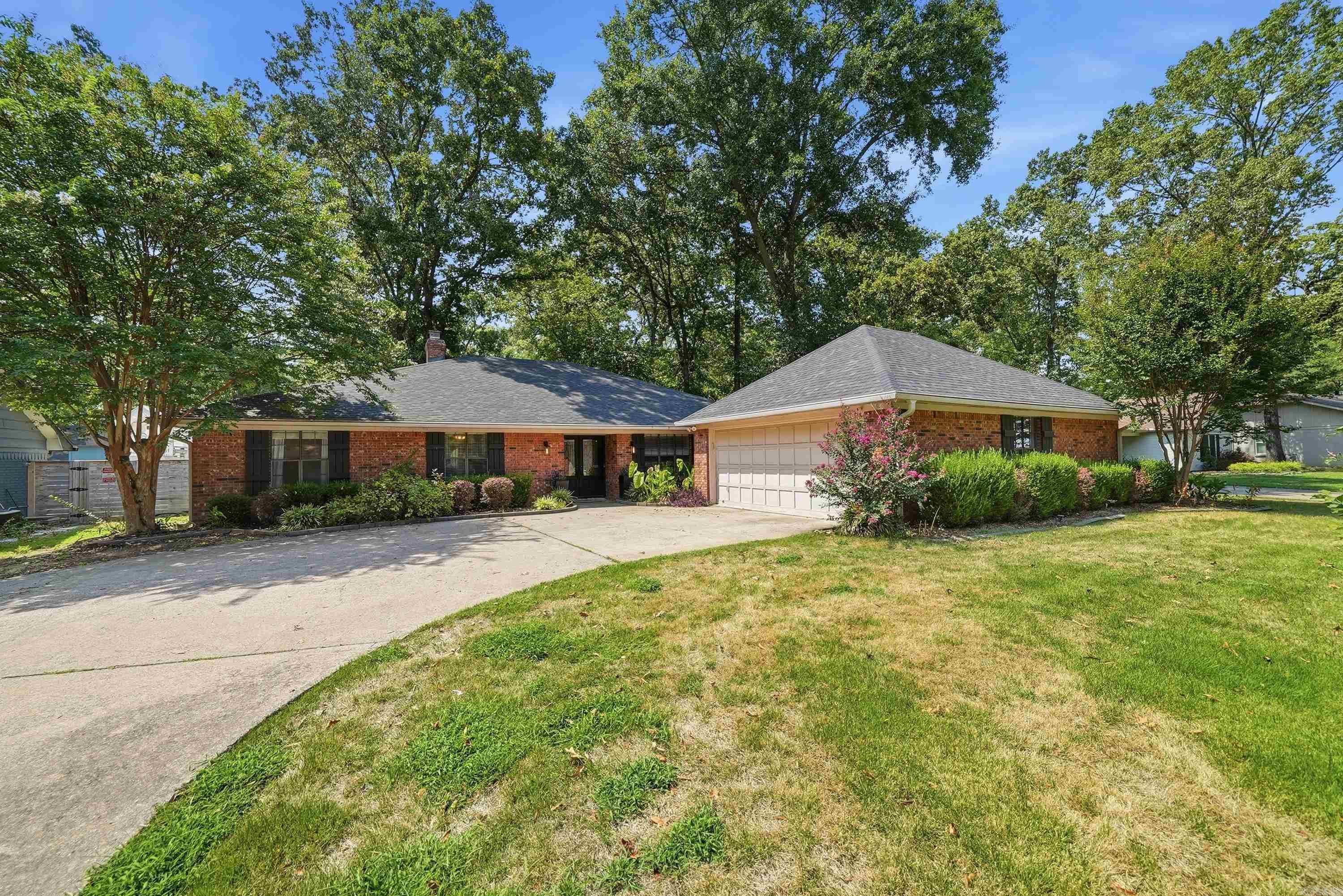7 Woodbridge Drive Property Photo 2