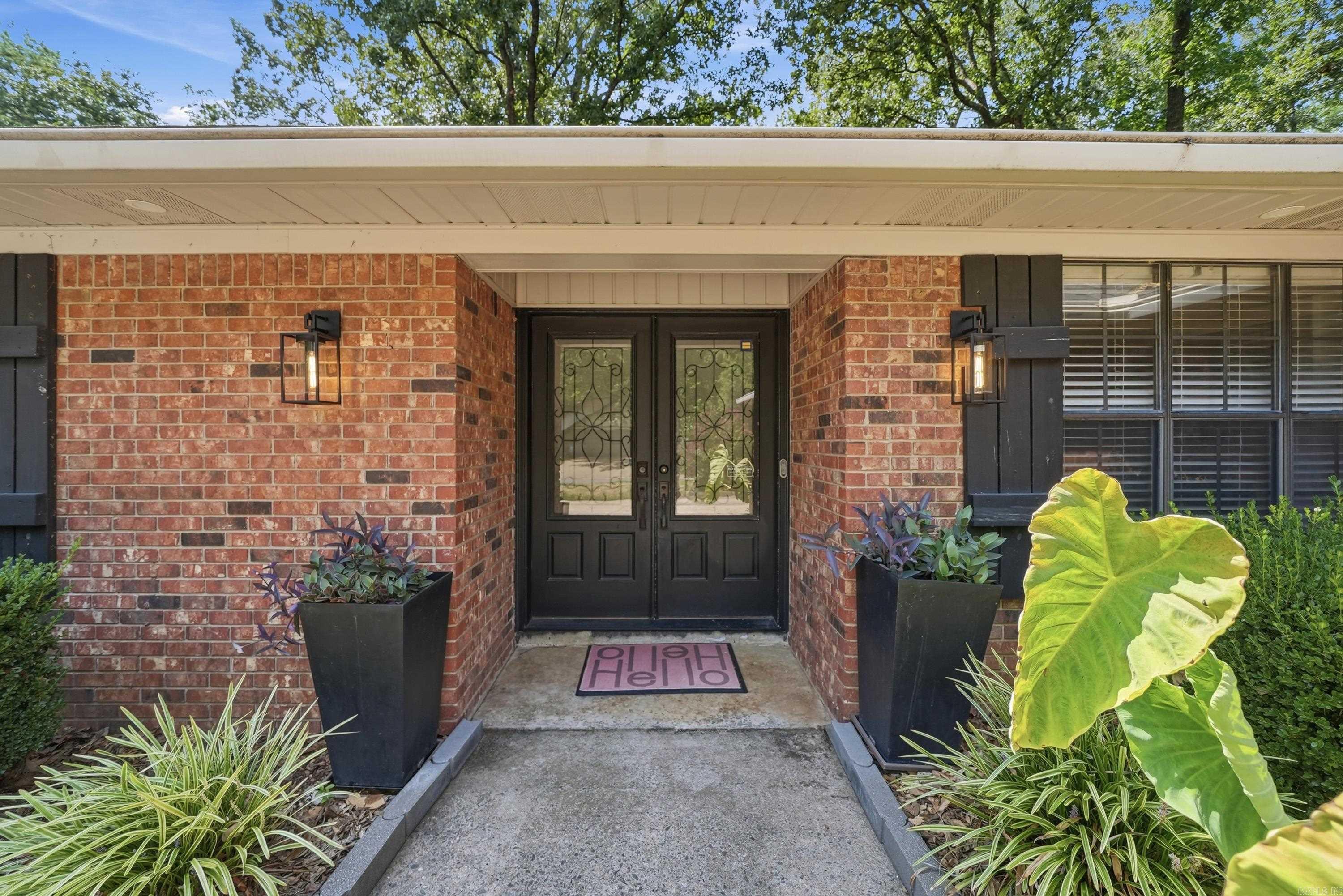 7 Woodbridge Drive Property Photo 3