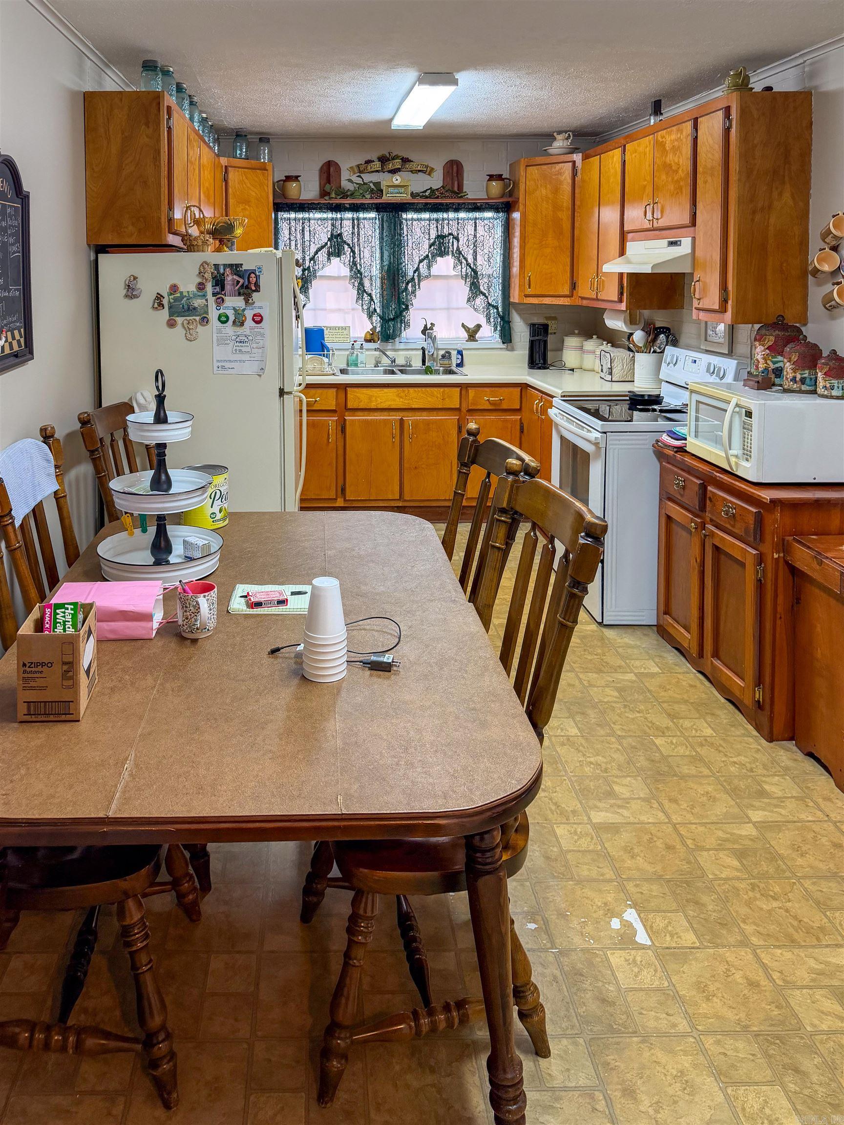 841 Highway 75 Property Photo 5