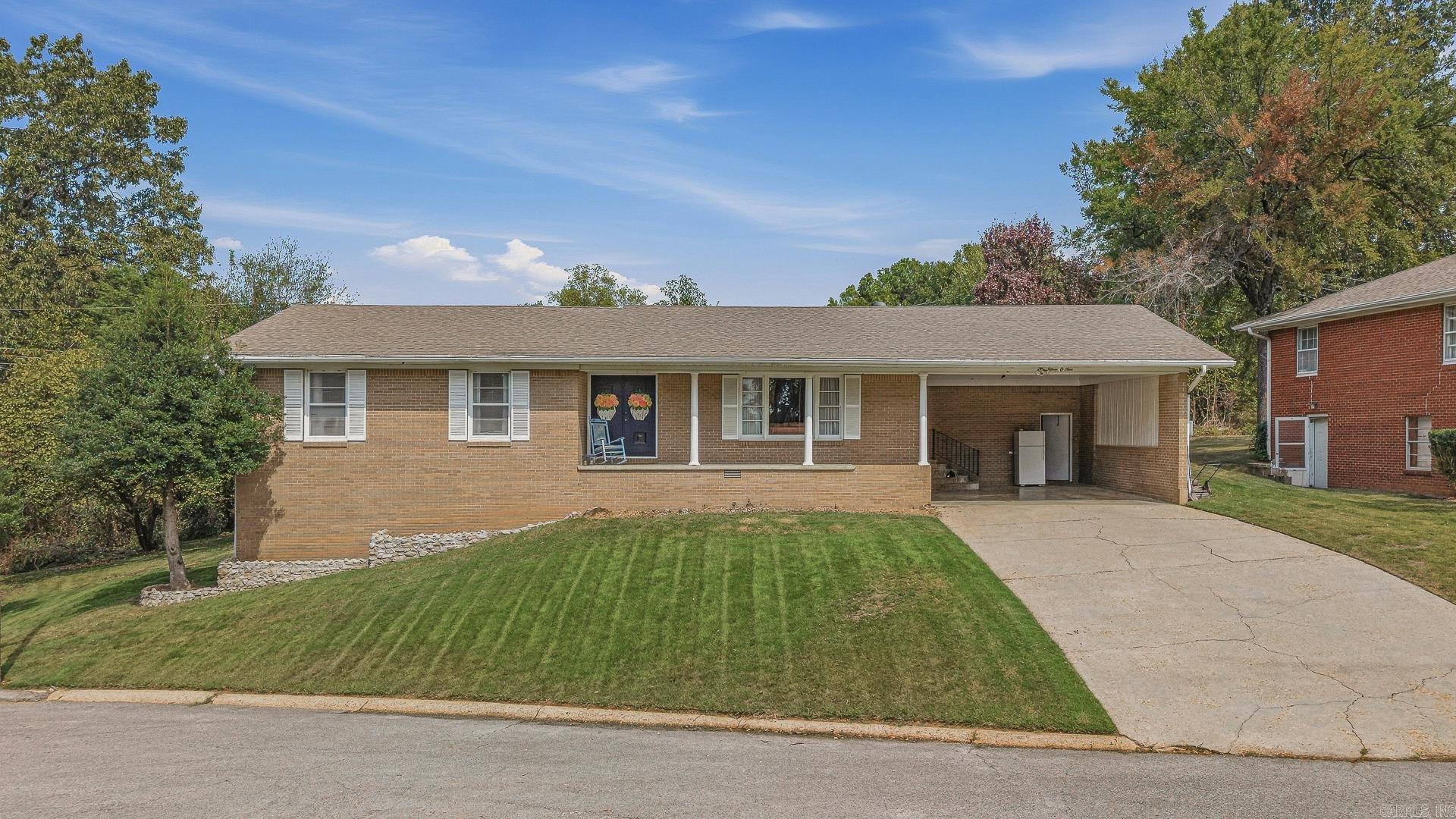 1509 Crestview Drive Property Photo 1
