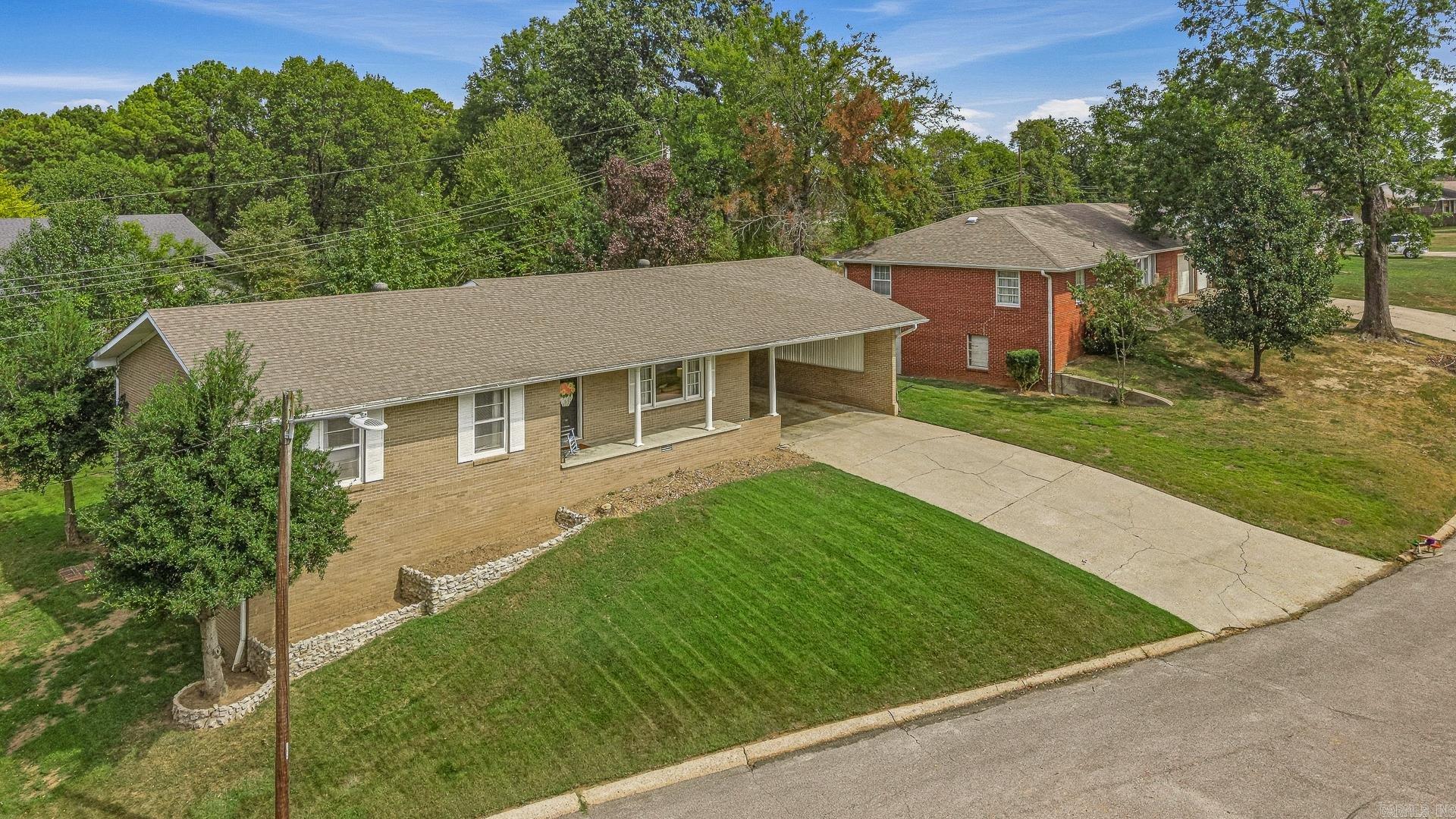 1509 Crestview Drive Property Photo 2