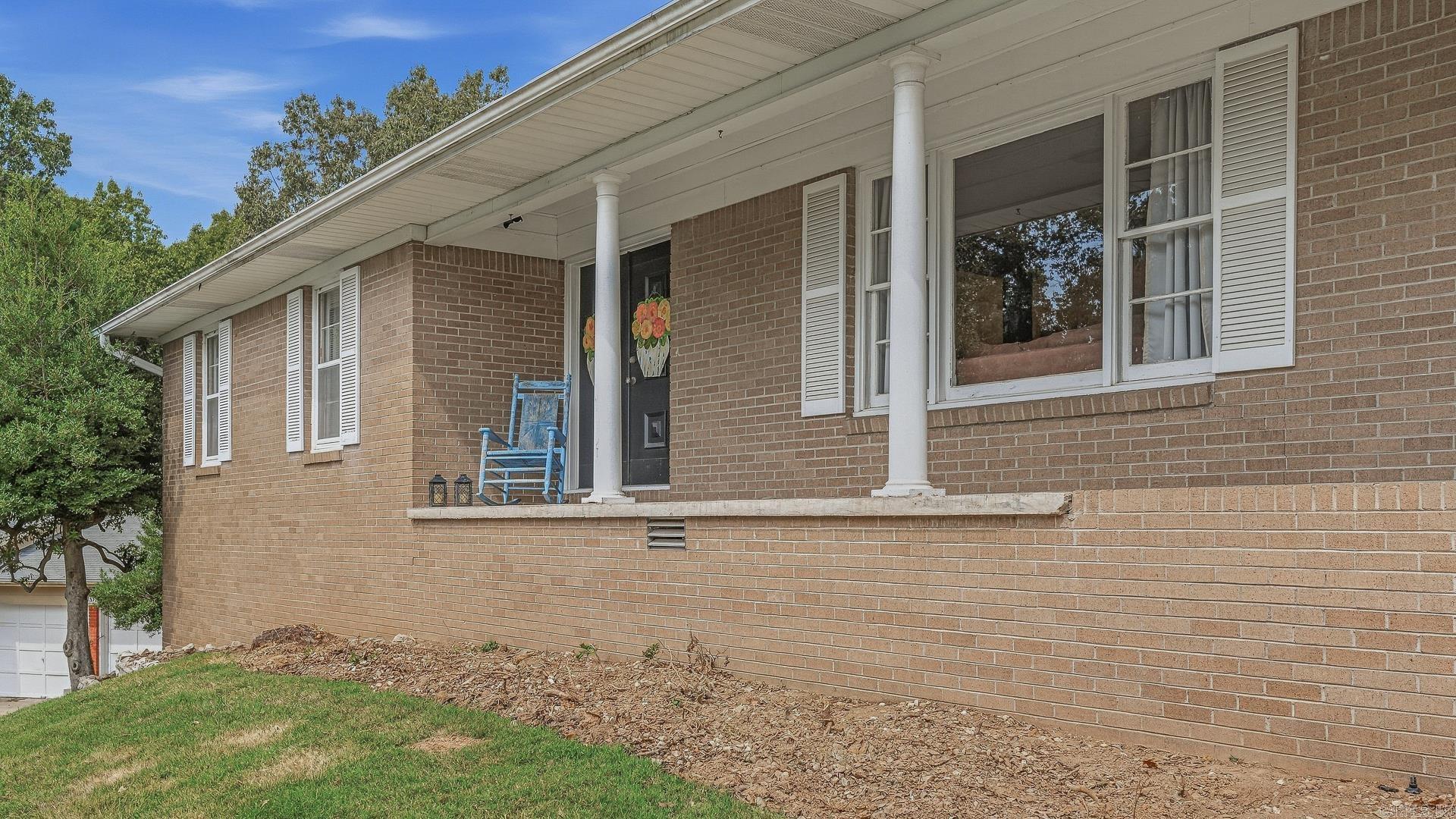 1509 Crestview Drive Property Photo 3