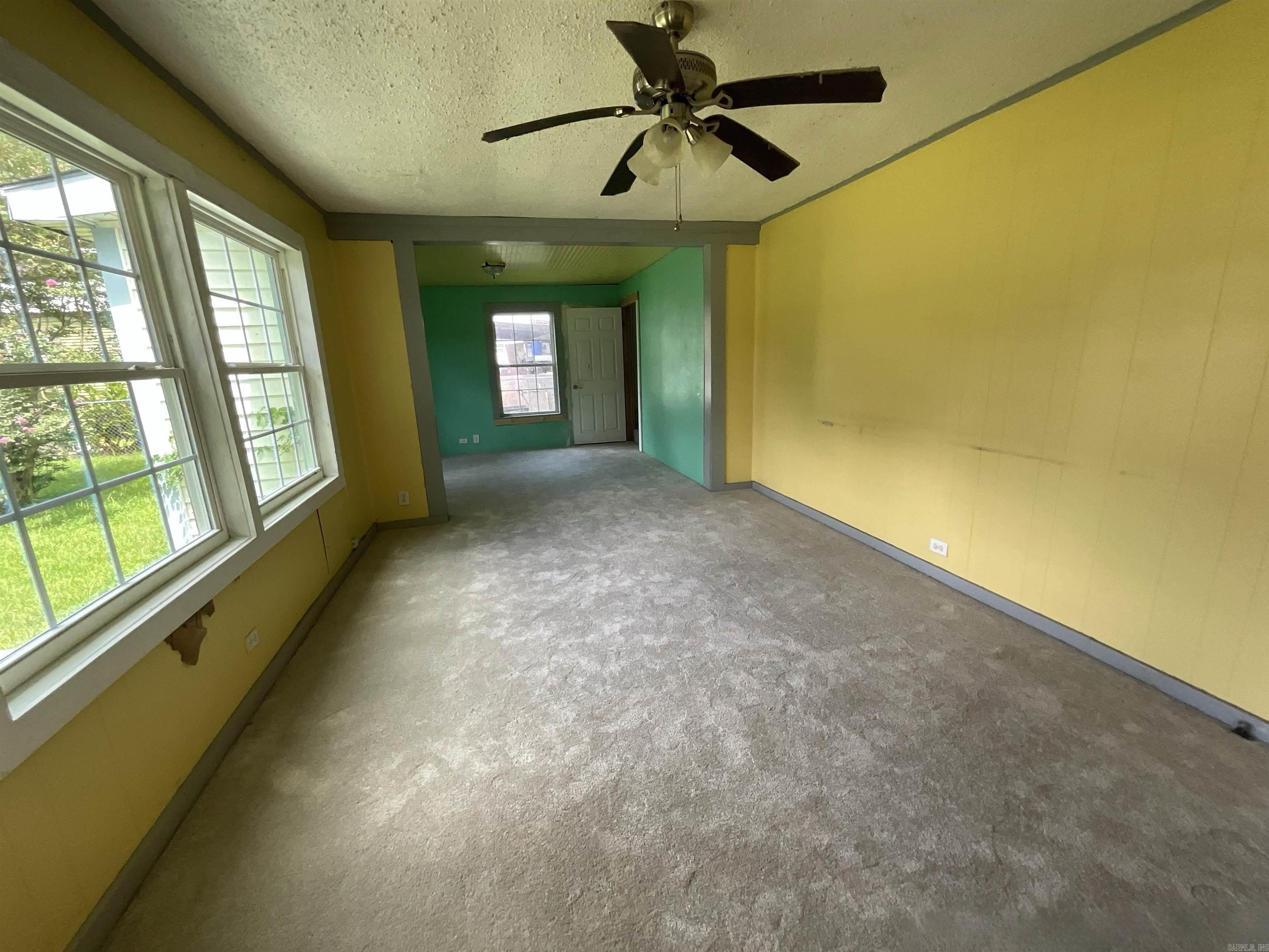308 E Douglas Property Photo 2