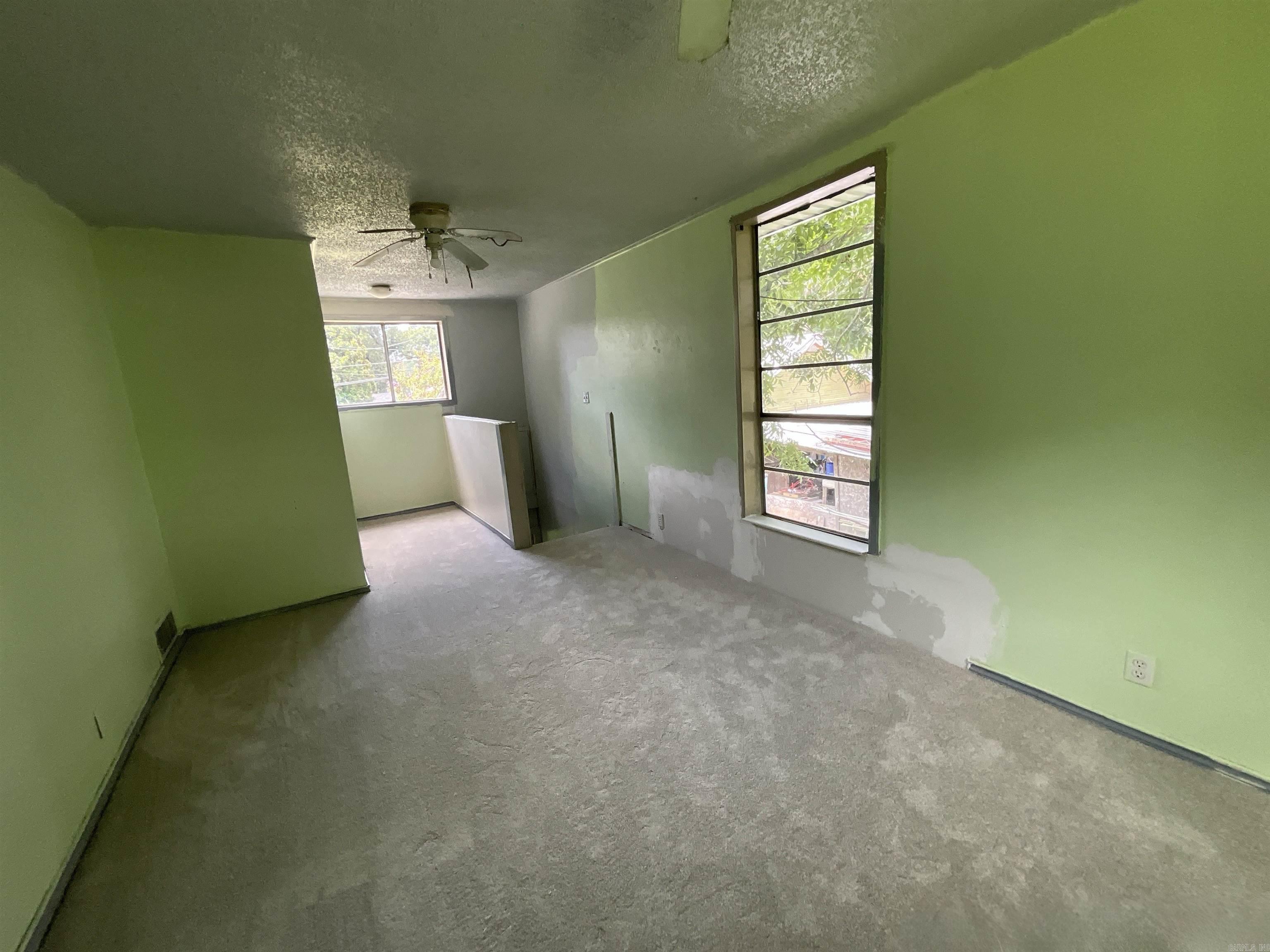308 E Douglas Property Photo 6