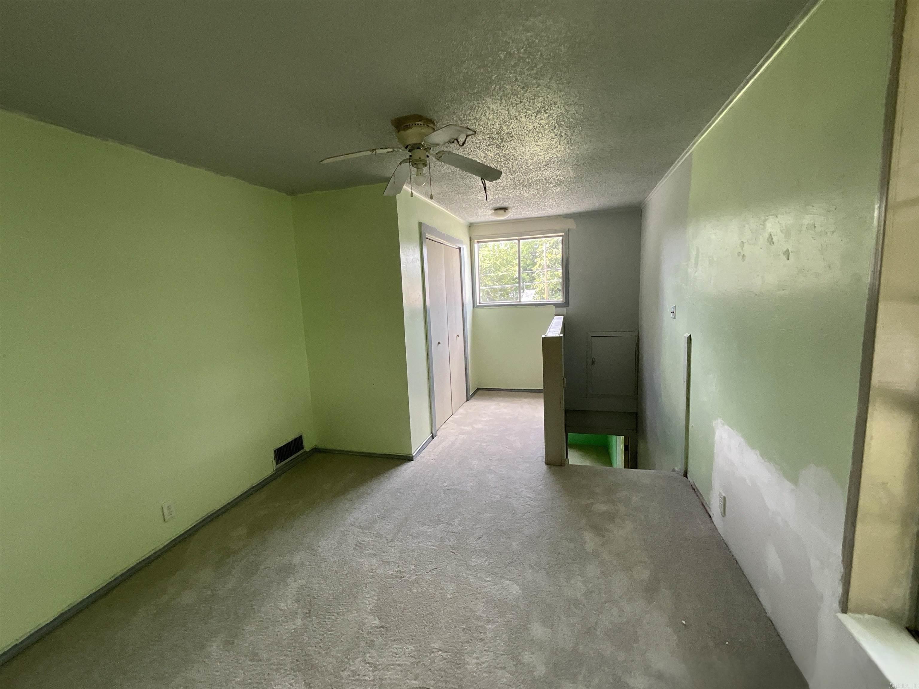 308 E Douglas Property Photo 7