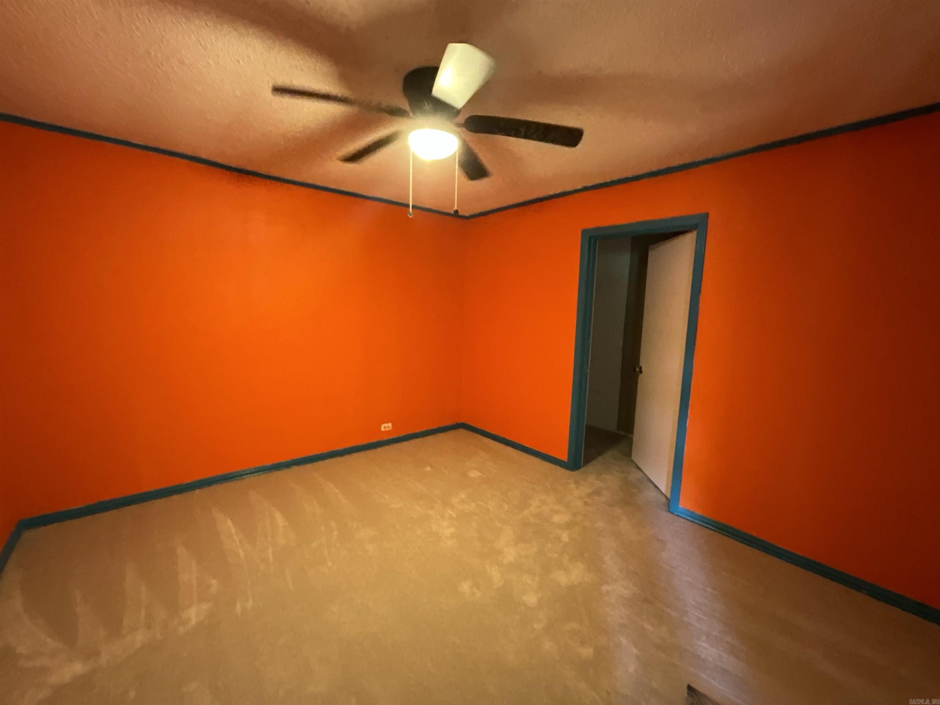 308 E Douglas Property Photo 11