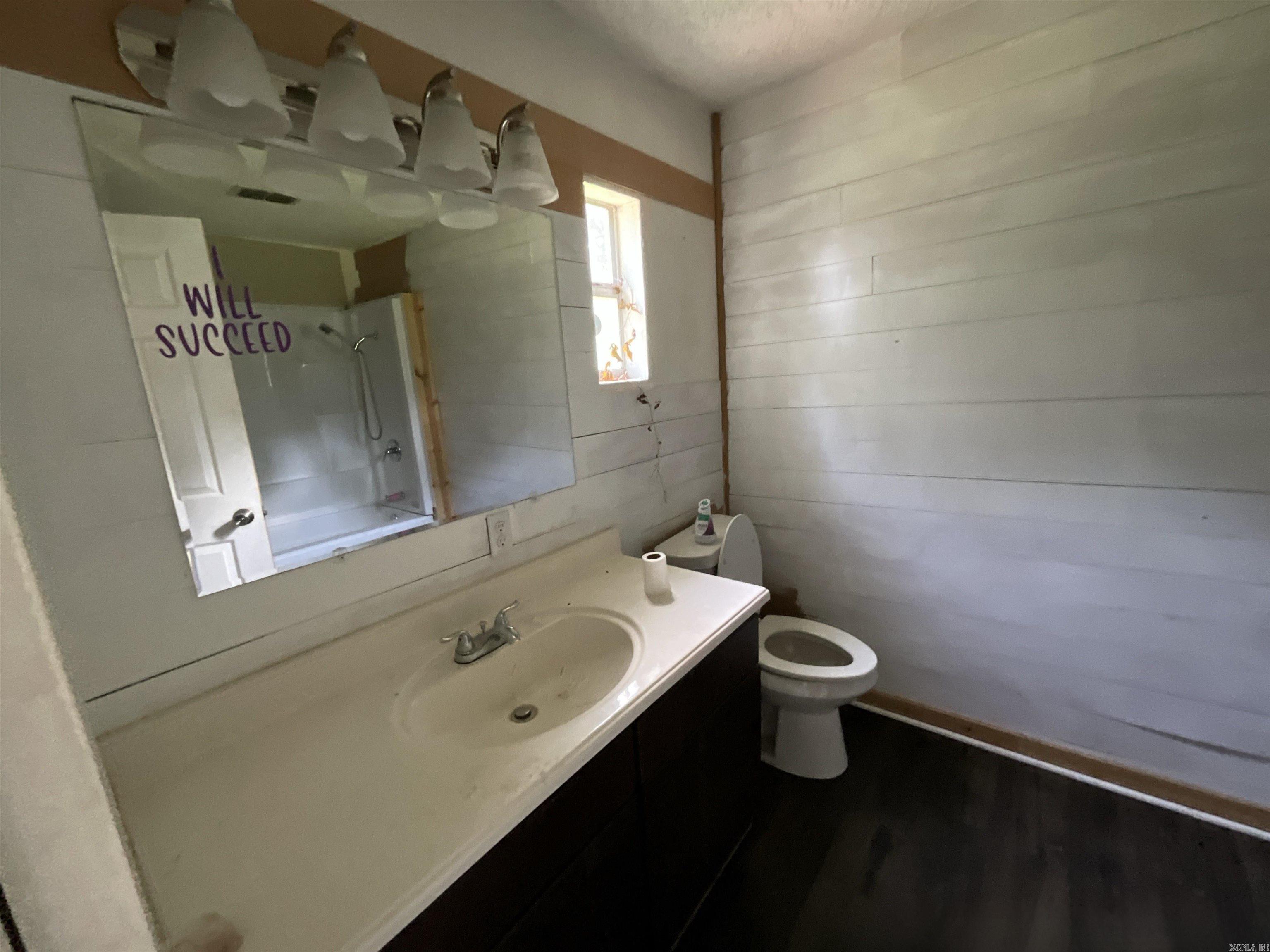308 E Douglas Property Photo 12