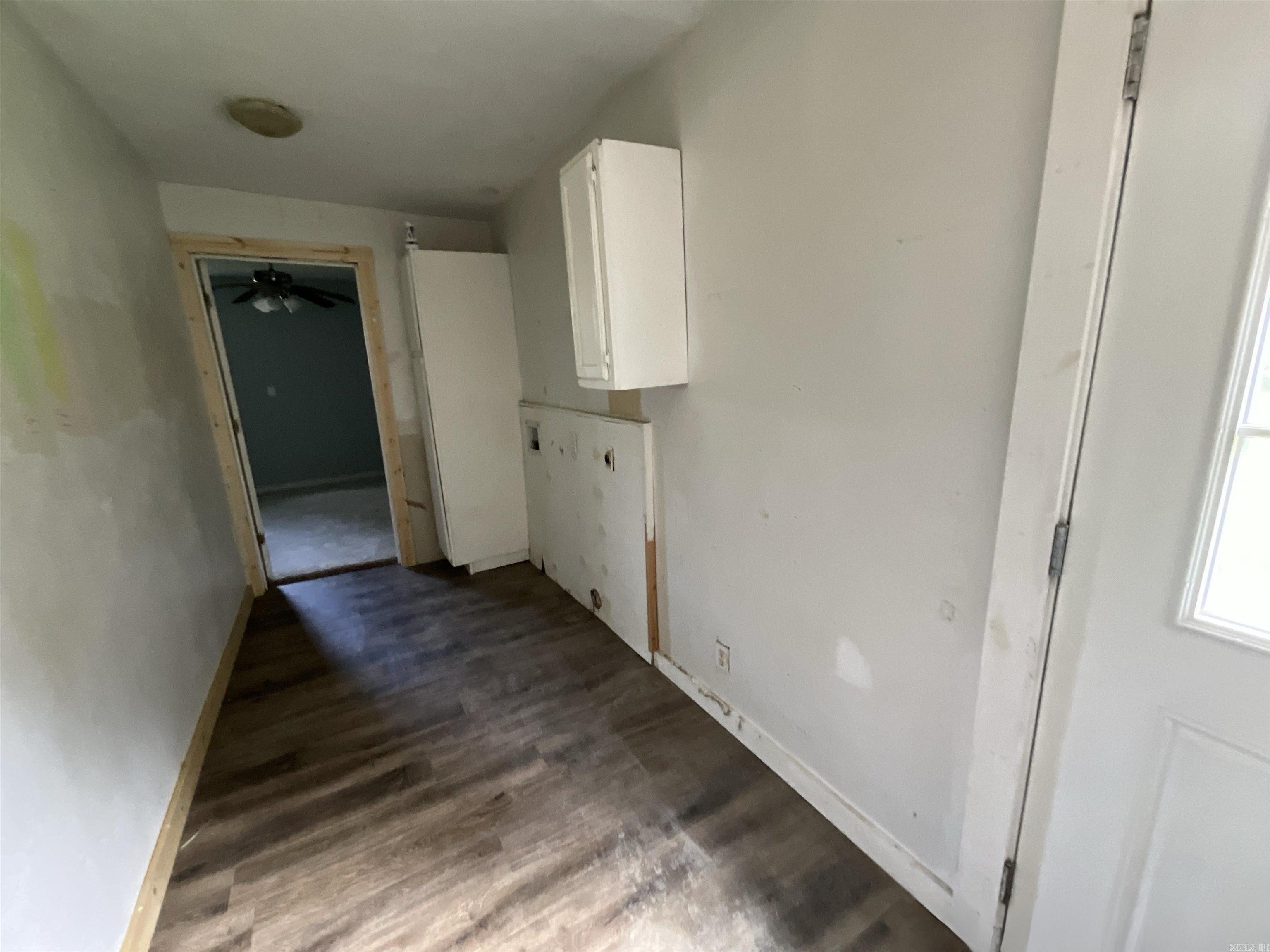 308 E Douglas Property Photo 13