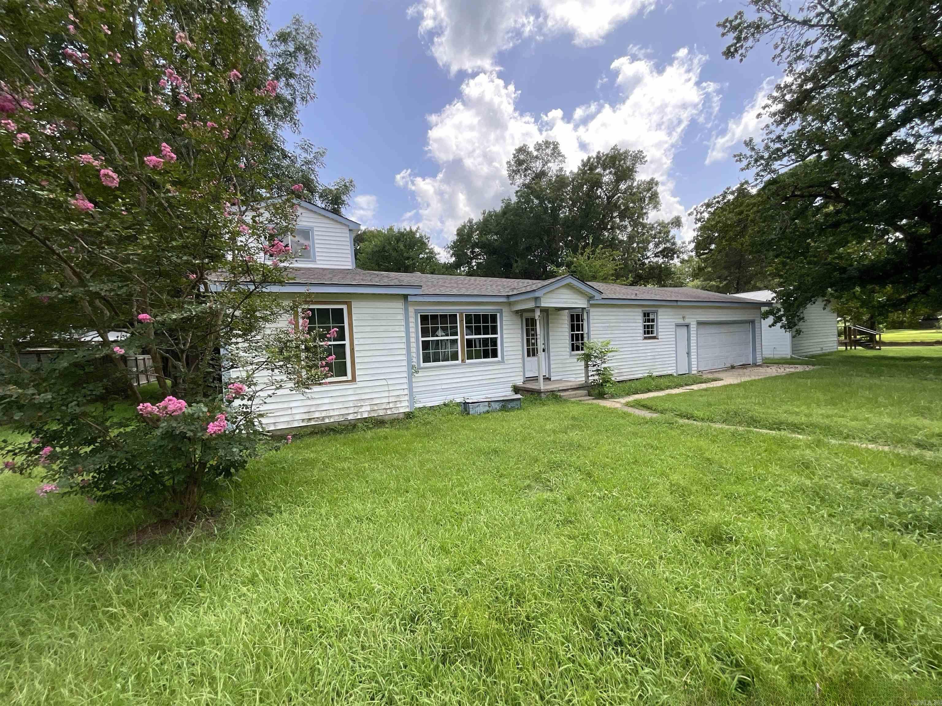 308 E Douglas Property Photo 15