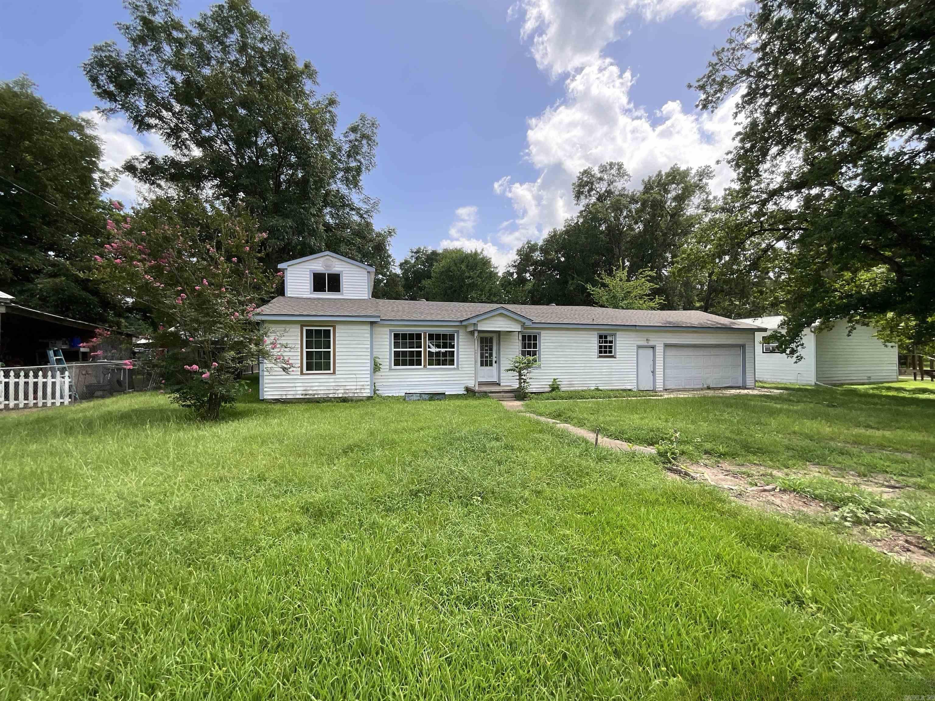 308 E Douglas Property Photo 16