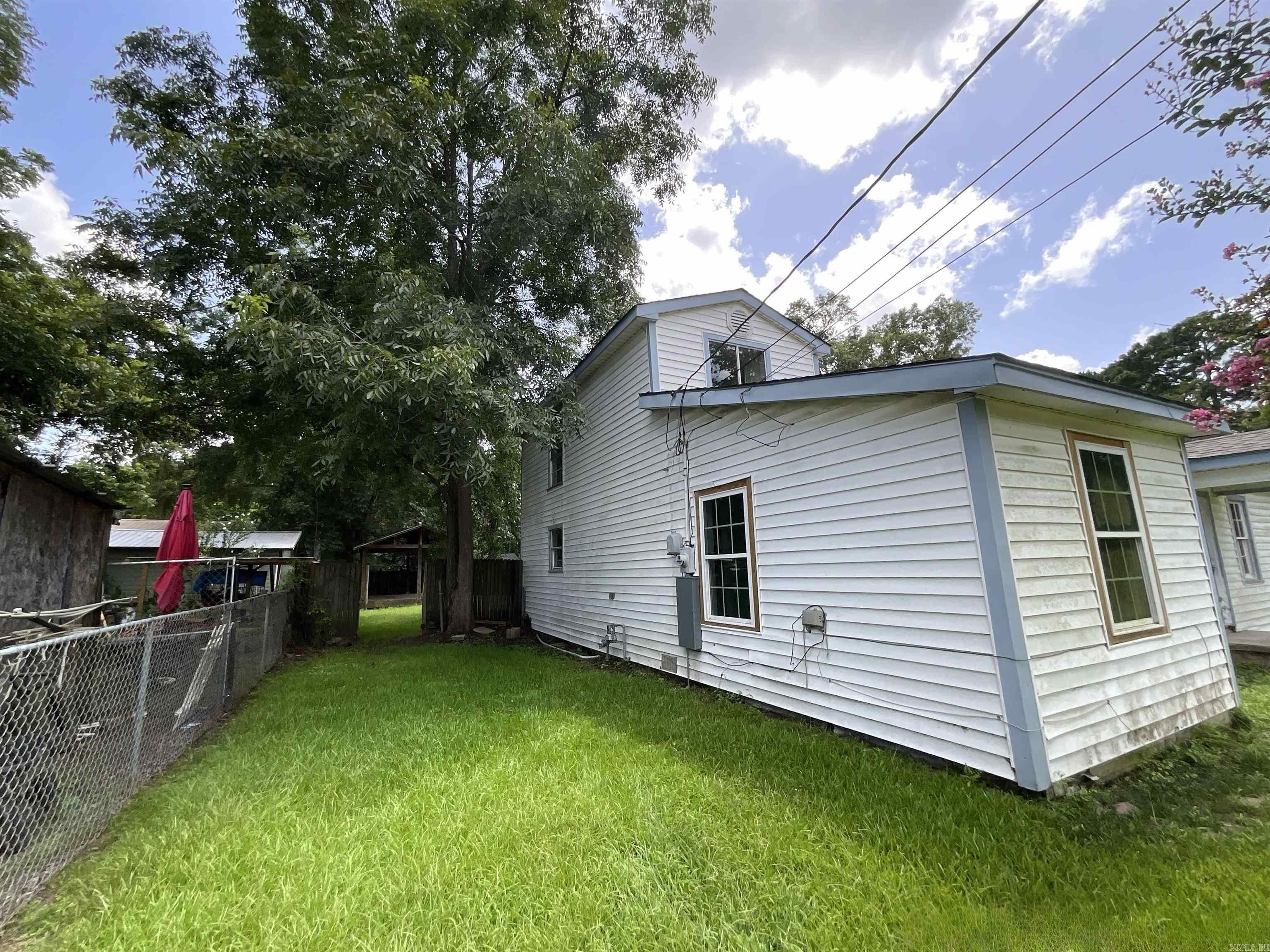 308 E Douglas Property Photo 17