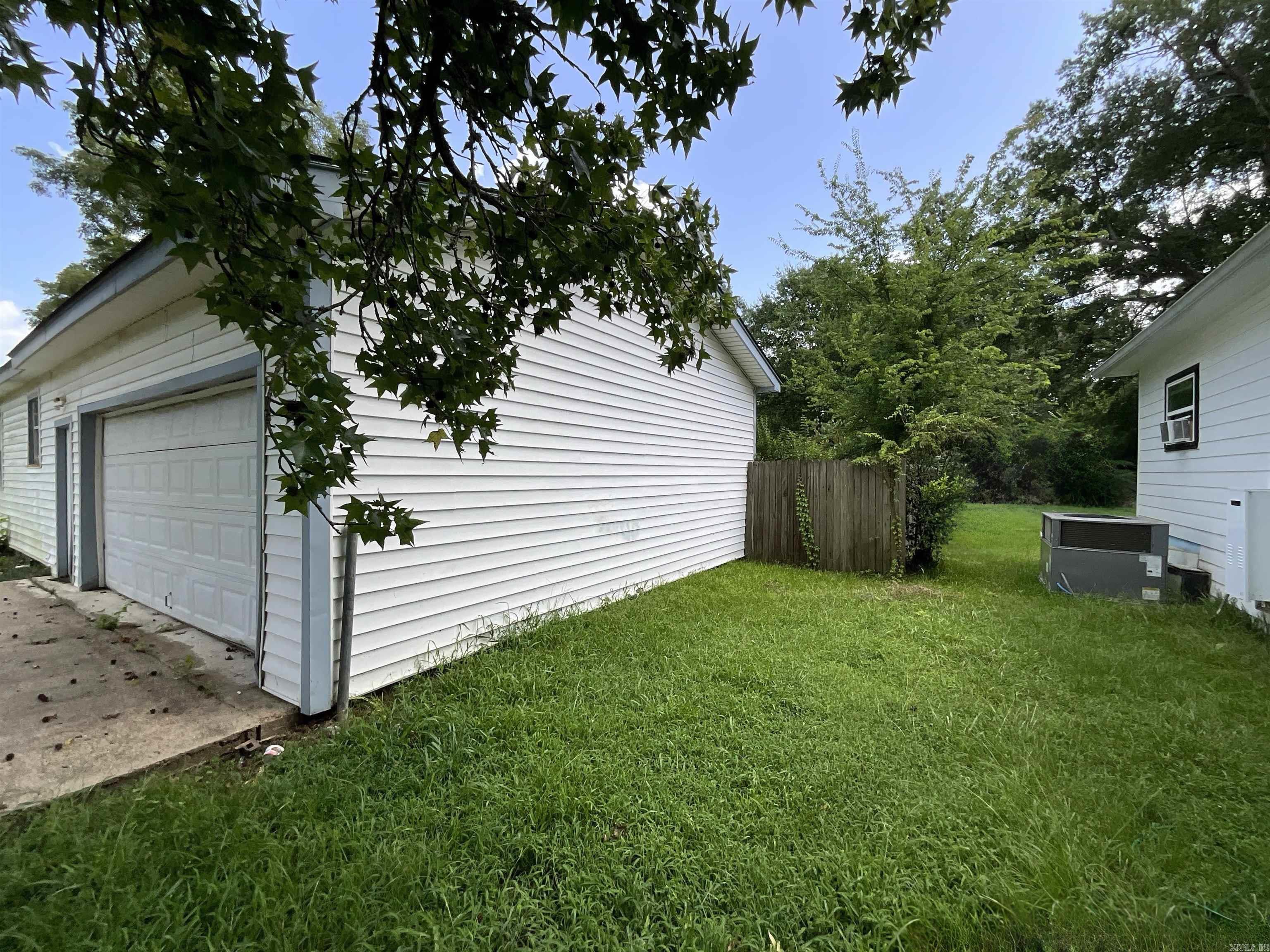 308 E Douglas Property Photo 20