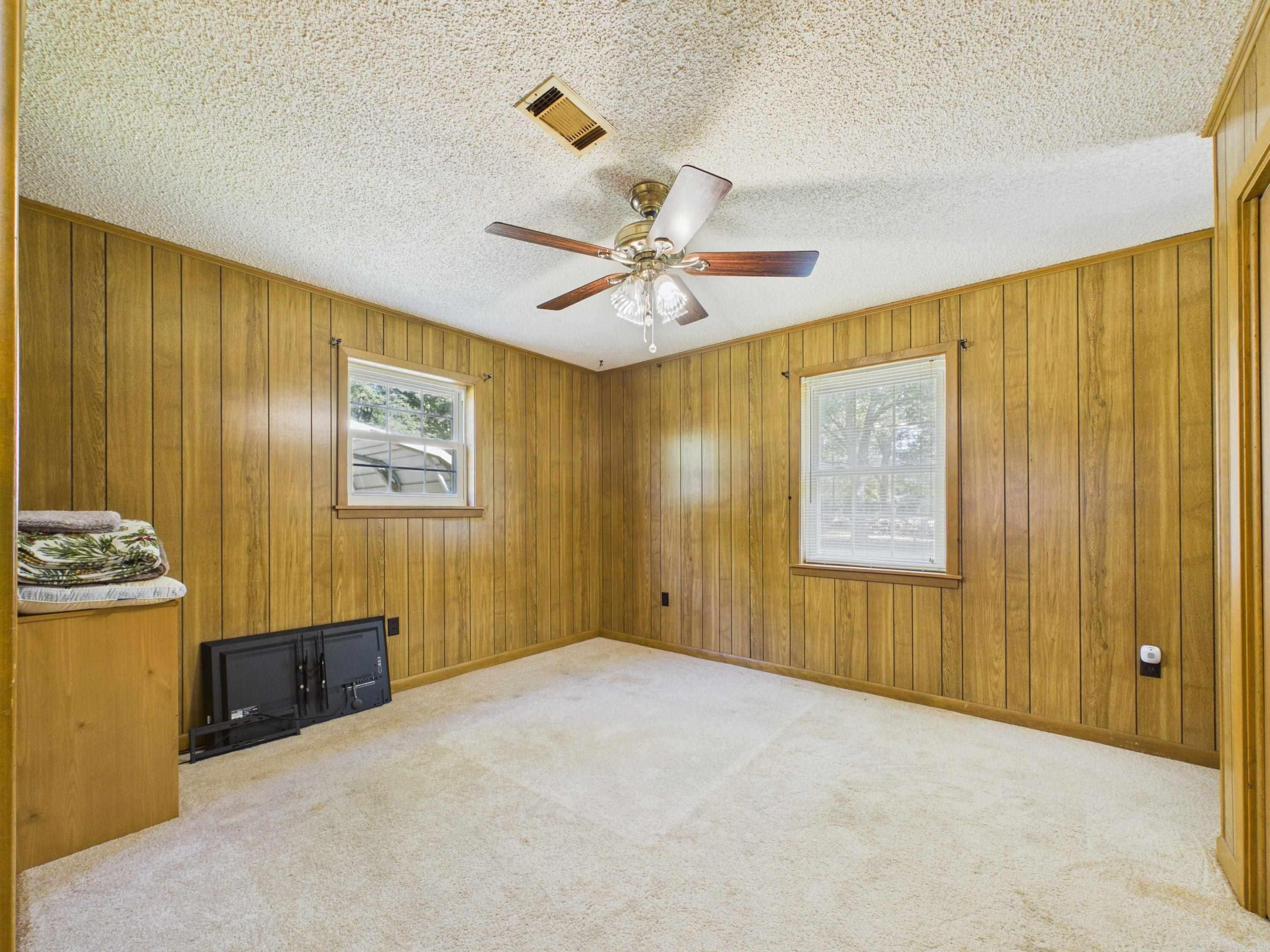 402 W Barnett Street Property Photo 12