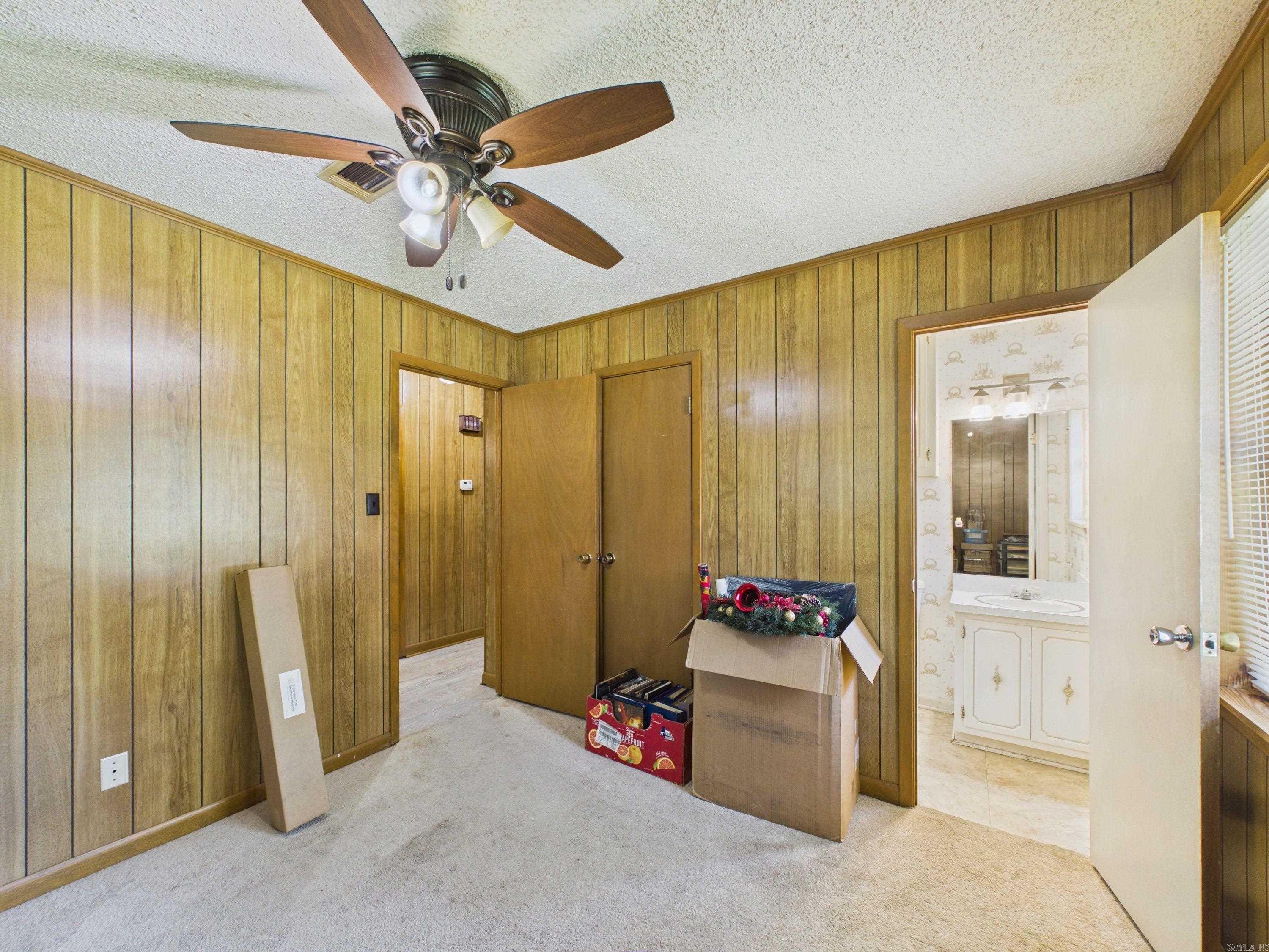 402 W Barnett Street Property Photo 17