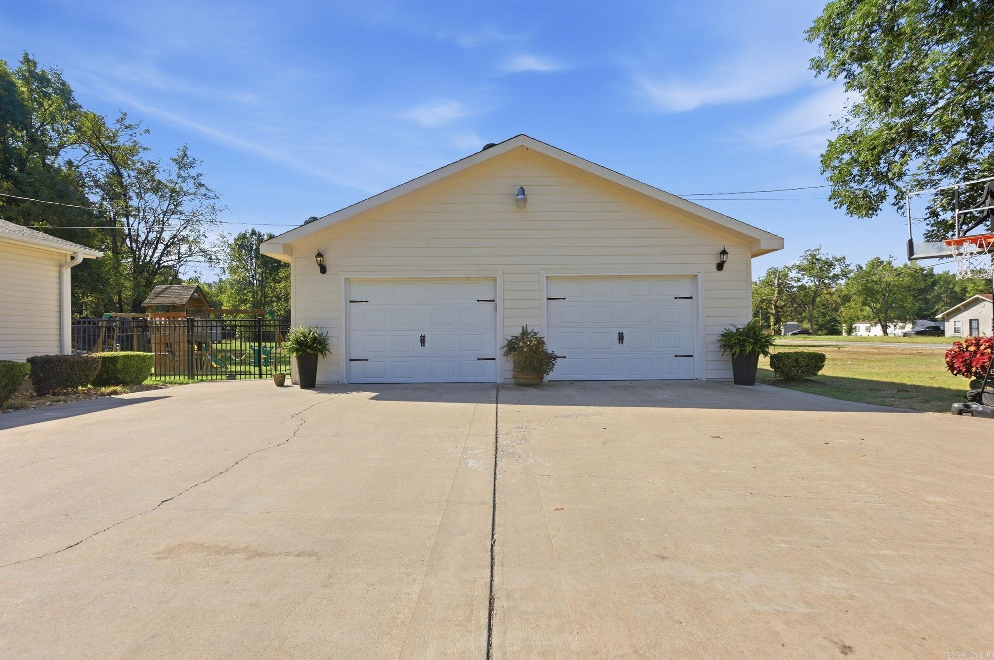16421 Highway 365 S Property Photo 6