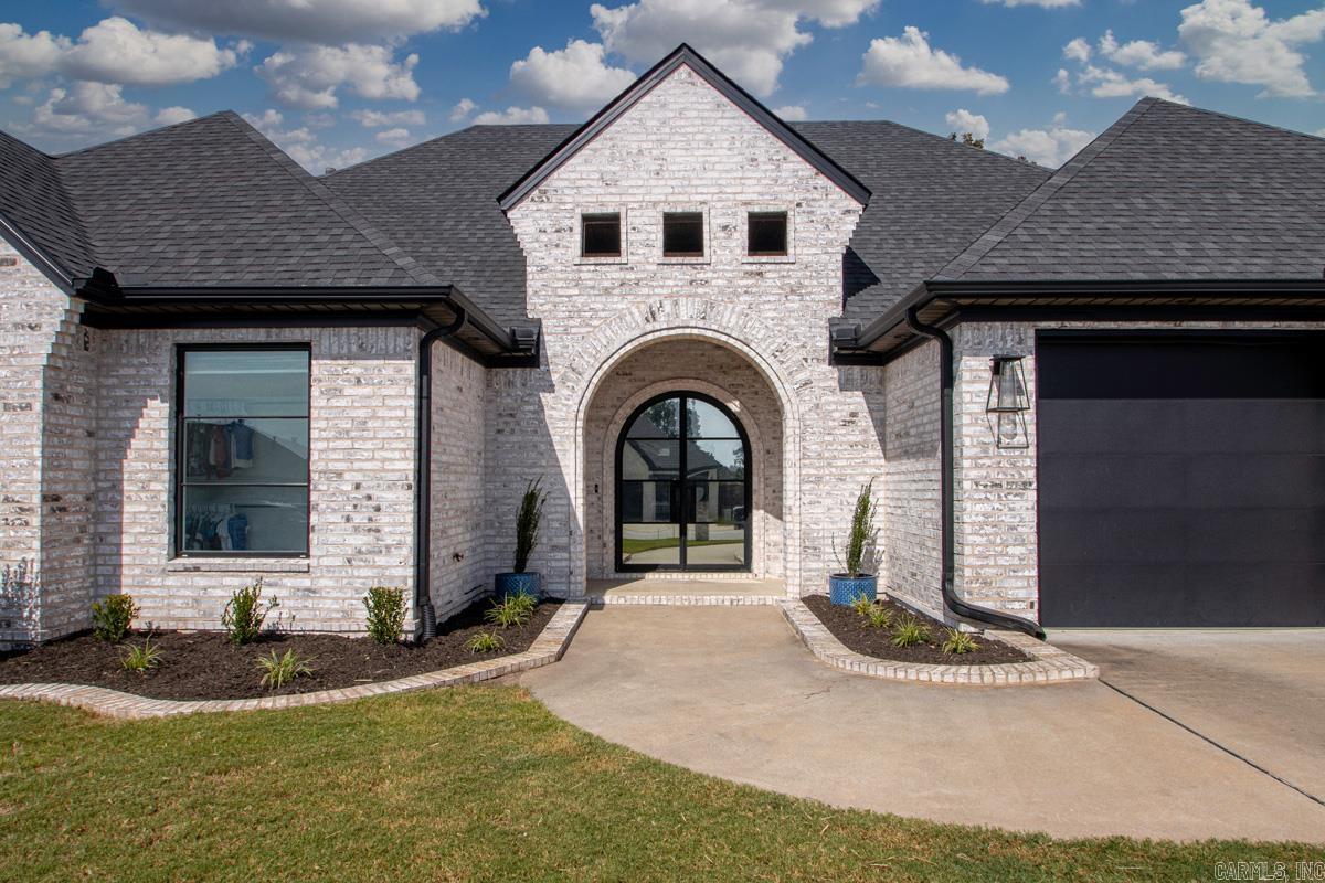 1609 Creekview Property Photo 3
