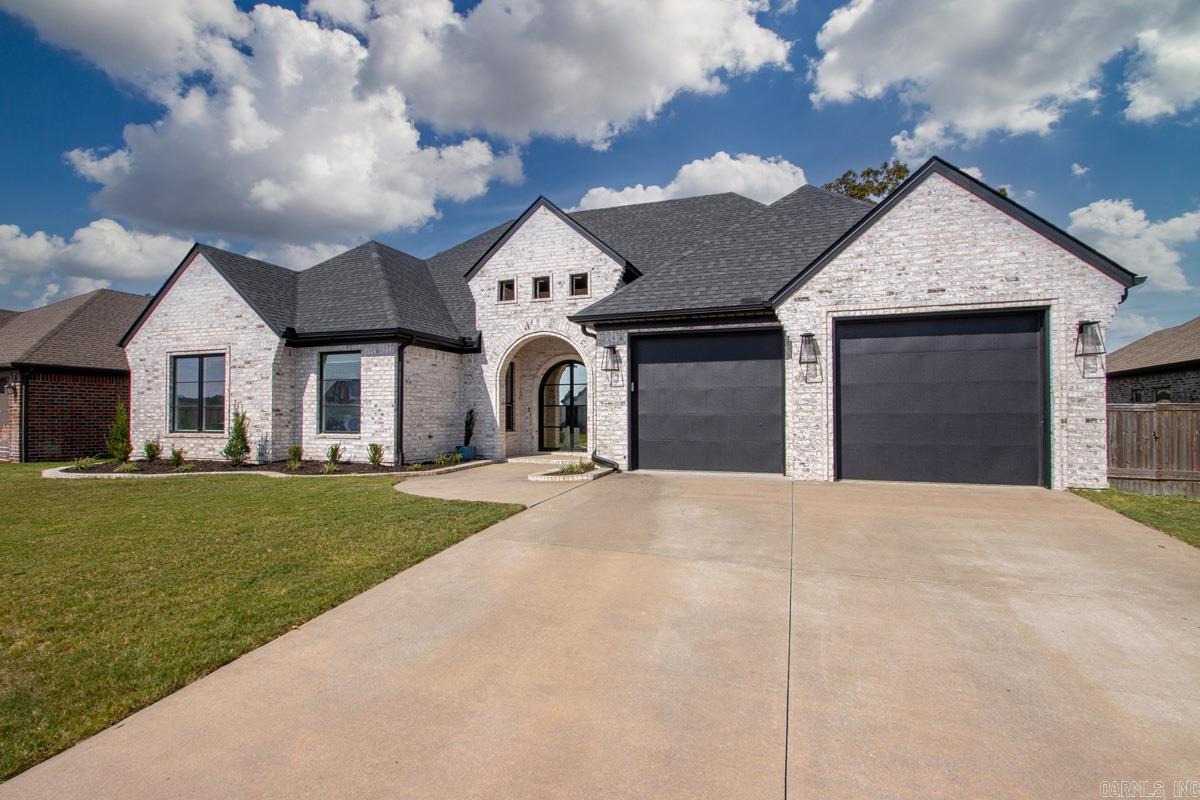 1609 Creekview Property Photo 4