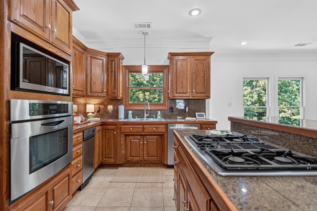 20 Latour Property Photo 17