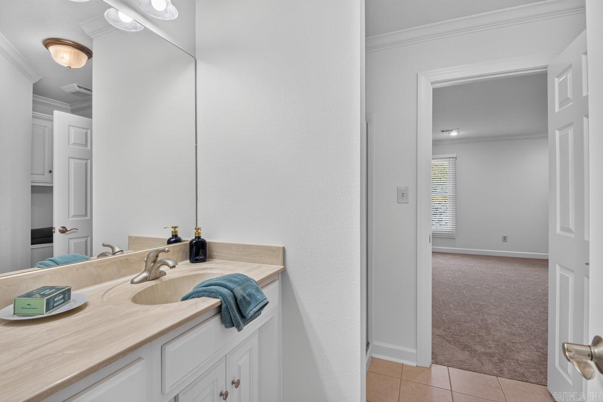 20 Latour Property Photo 36