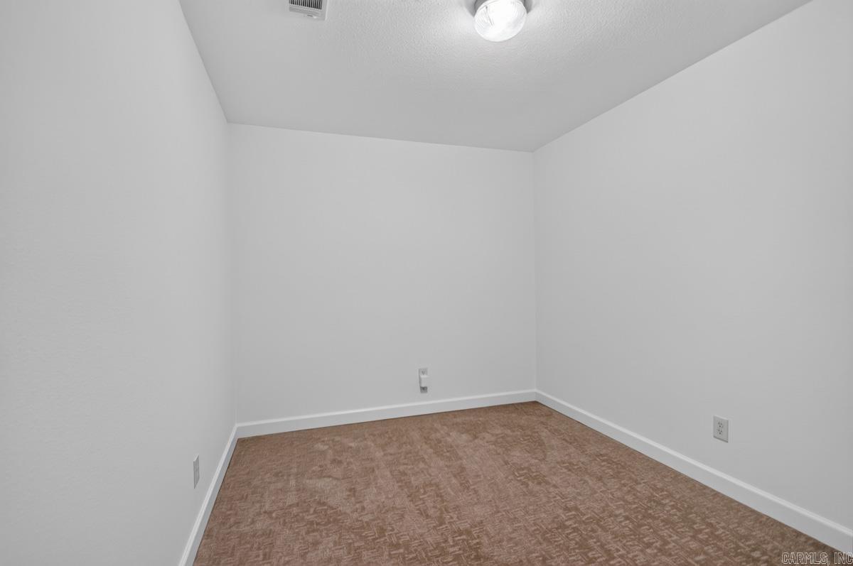 20 Latour Property Photo 41