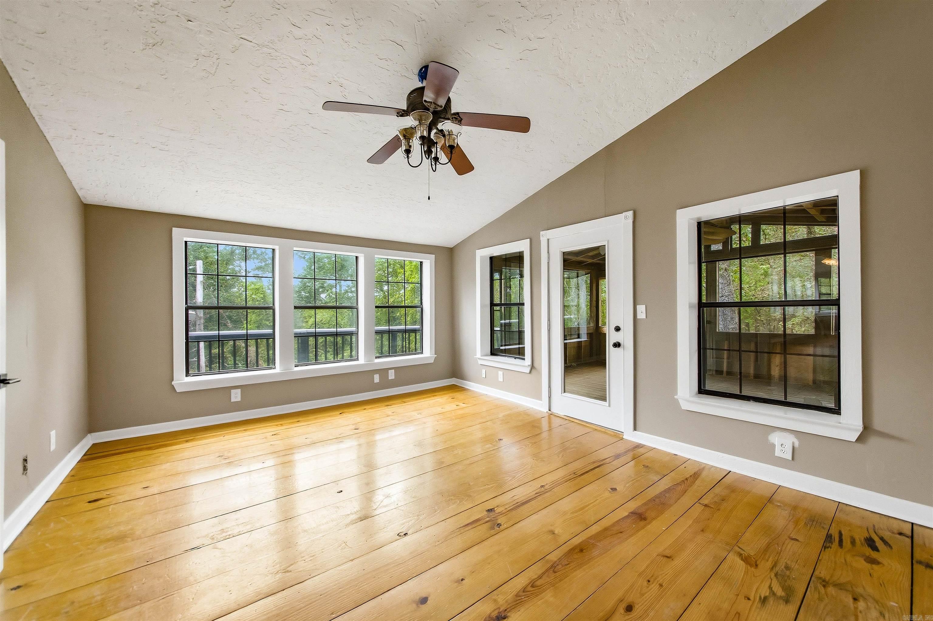 6233 Reeves Lane Property Photo 16
