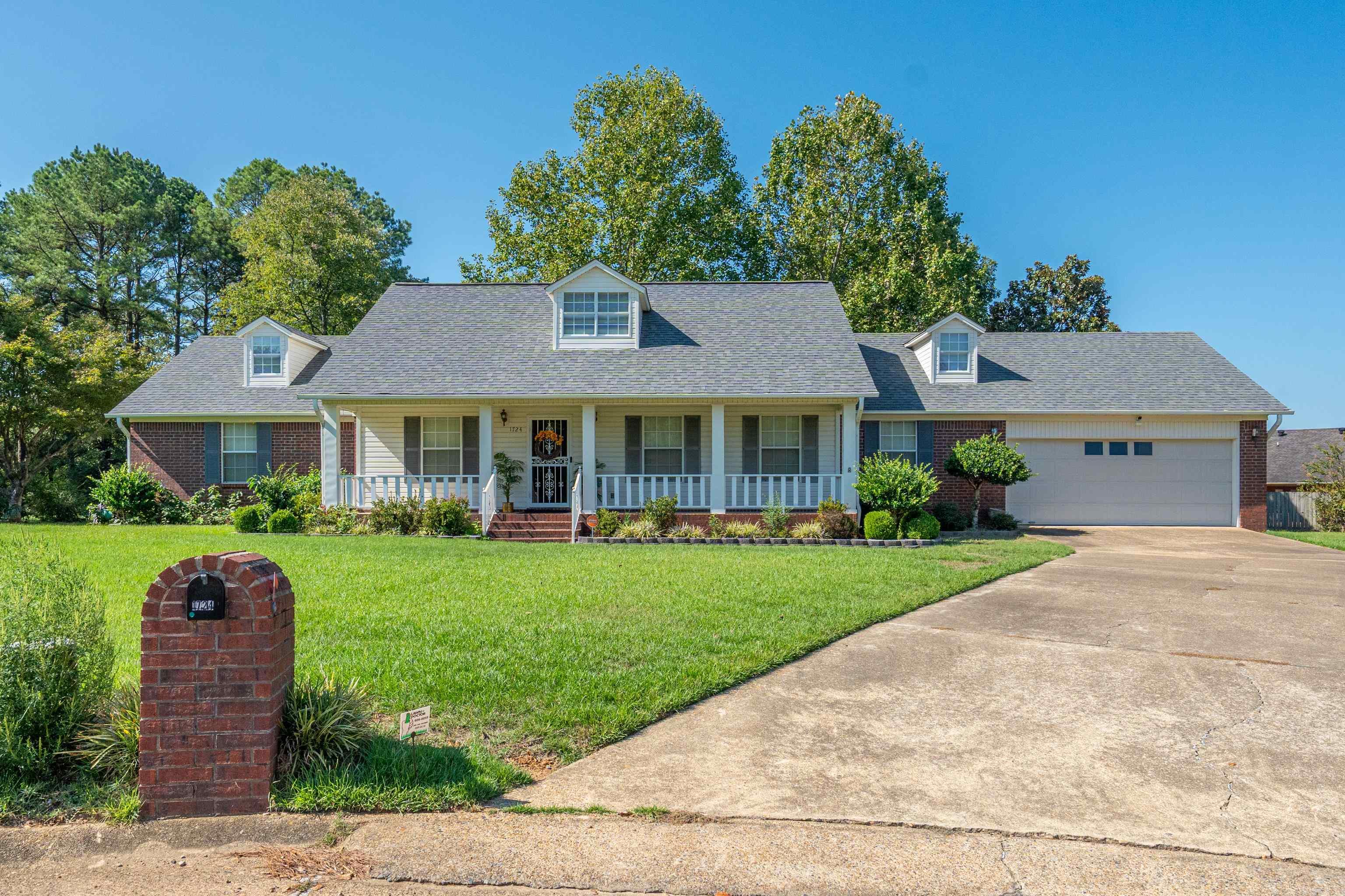 1724 Regency Drive Property Photo 1