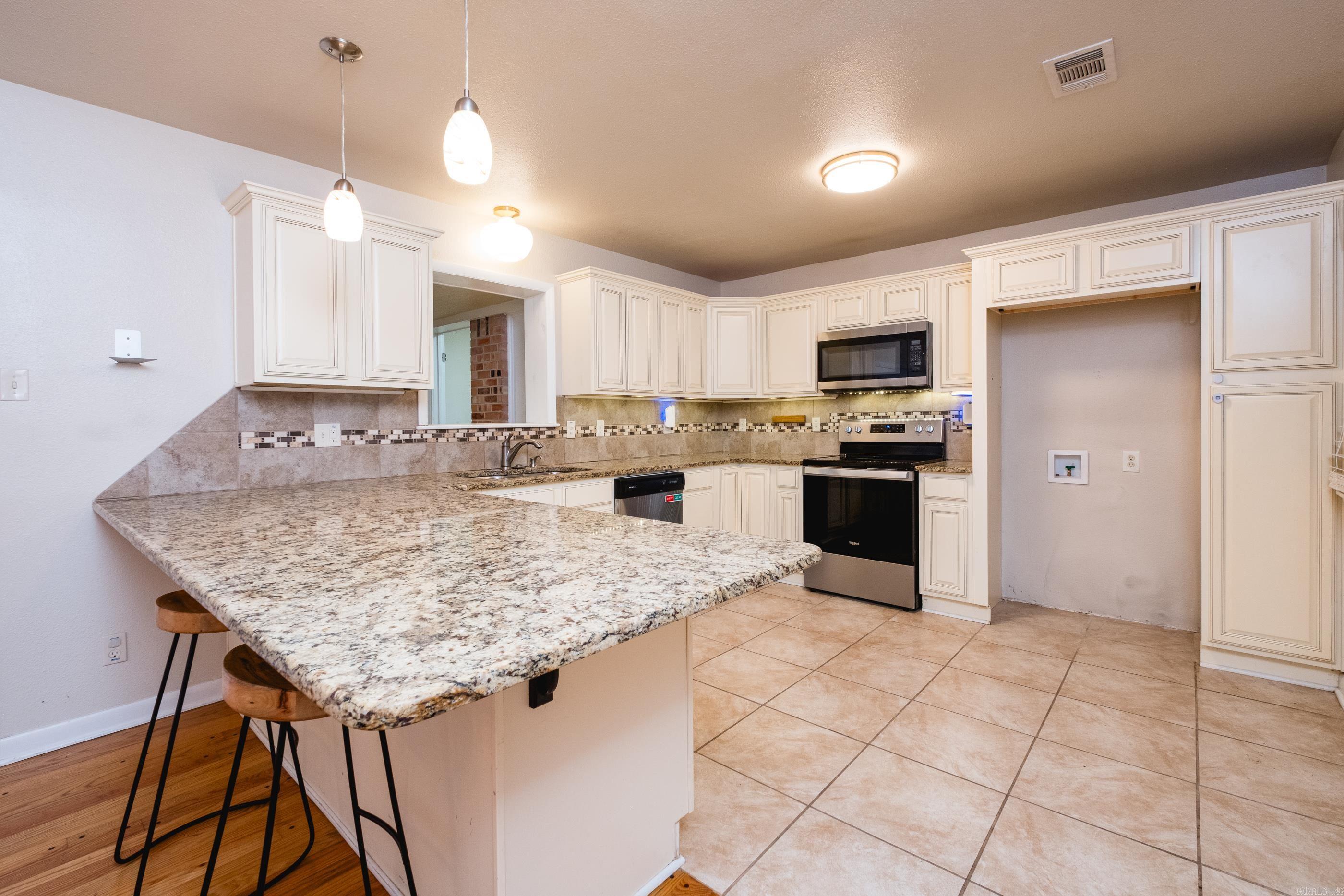 2 Lawrence Drive Property Photo 18