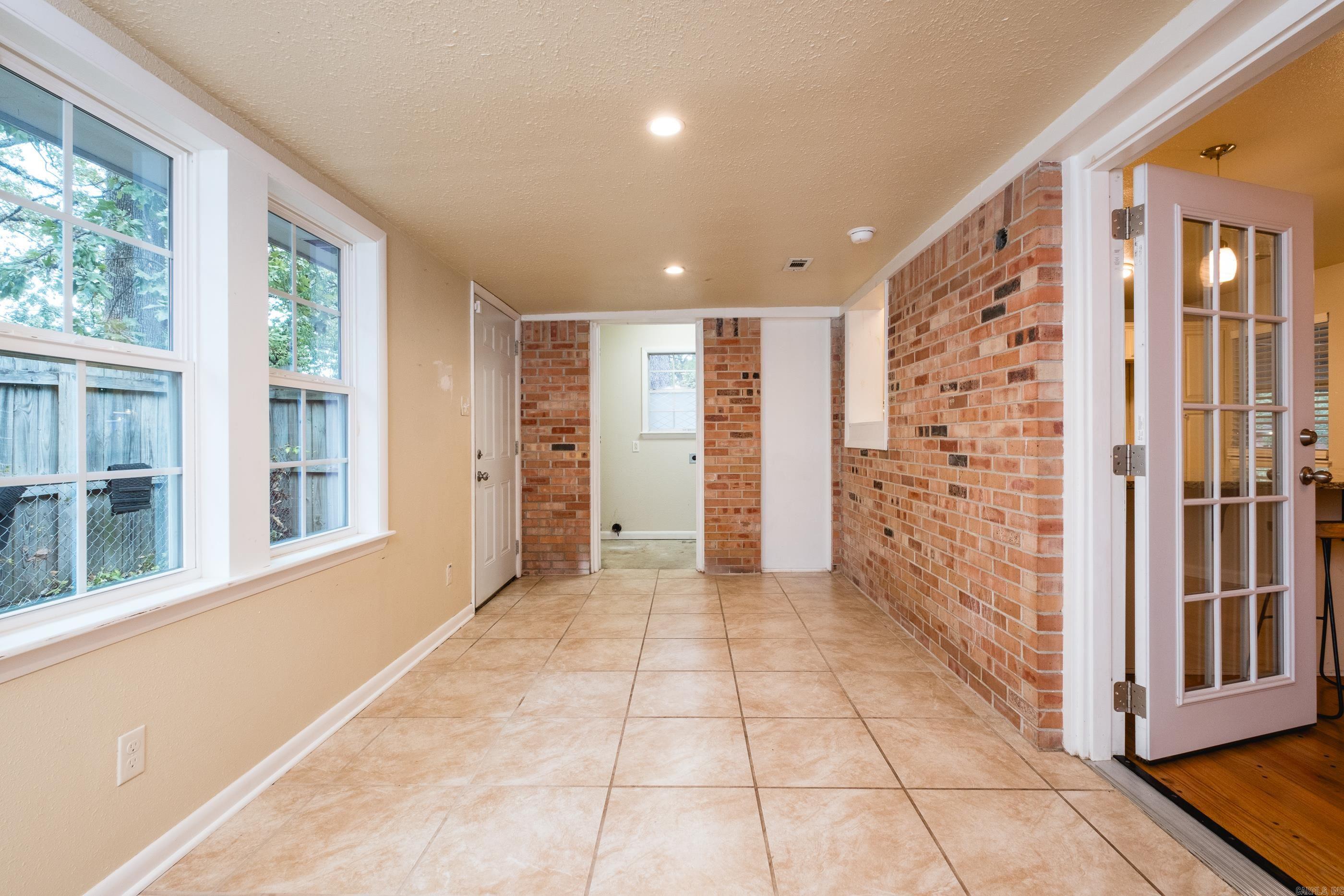 2 Lawrence Drive Property Photo 27