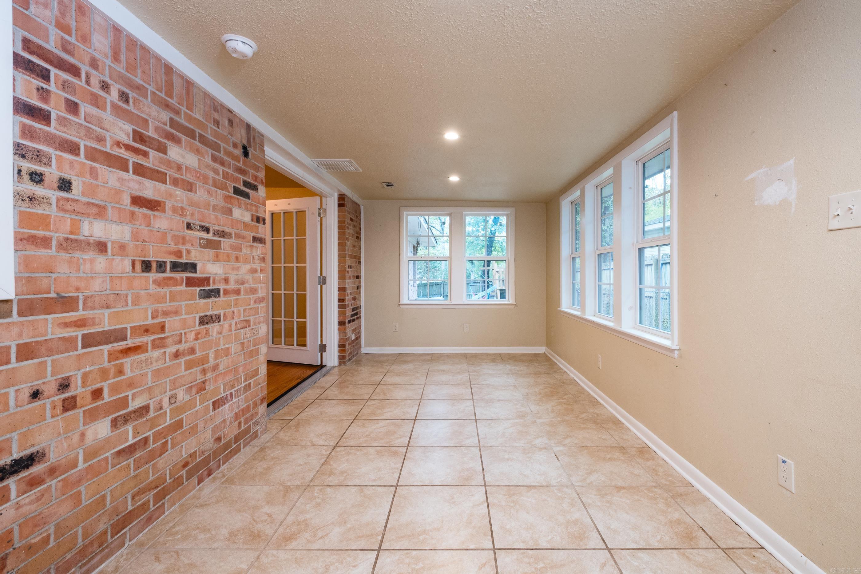 2 Lawrence Drive Property Photo 28