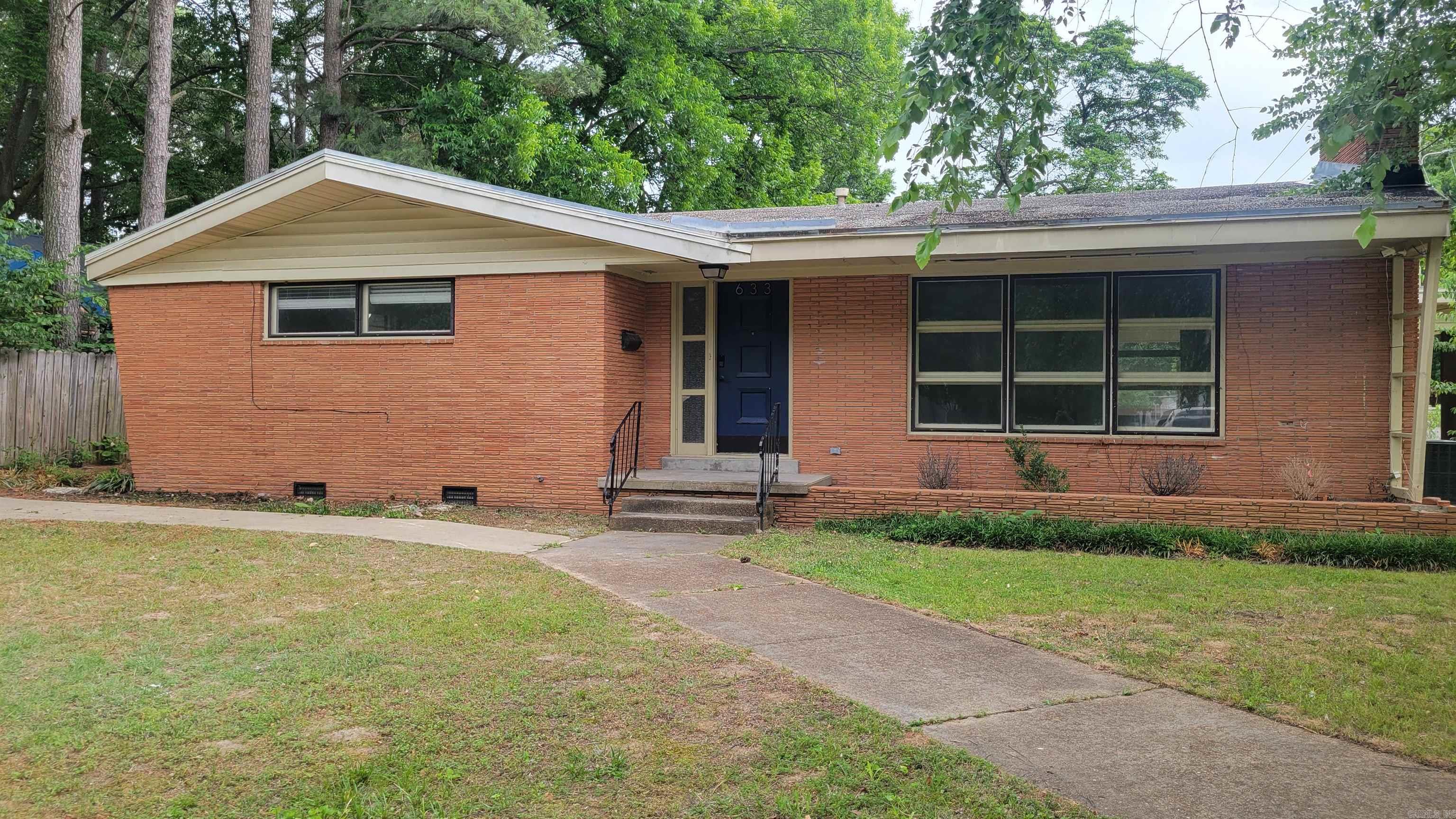 633 W College Property Photo 1