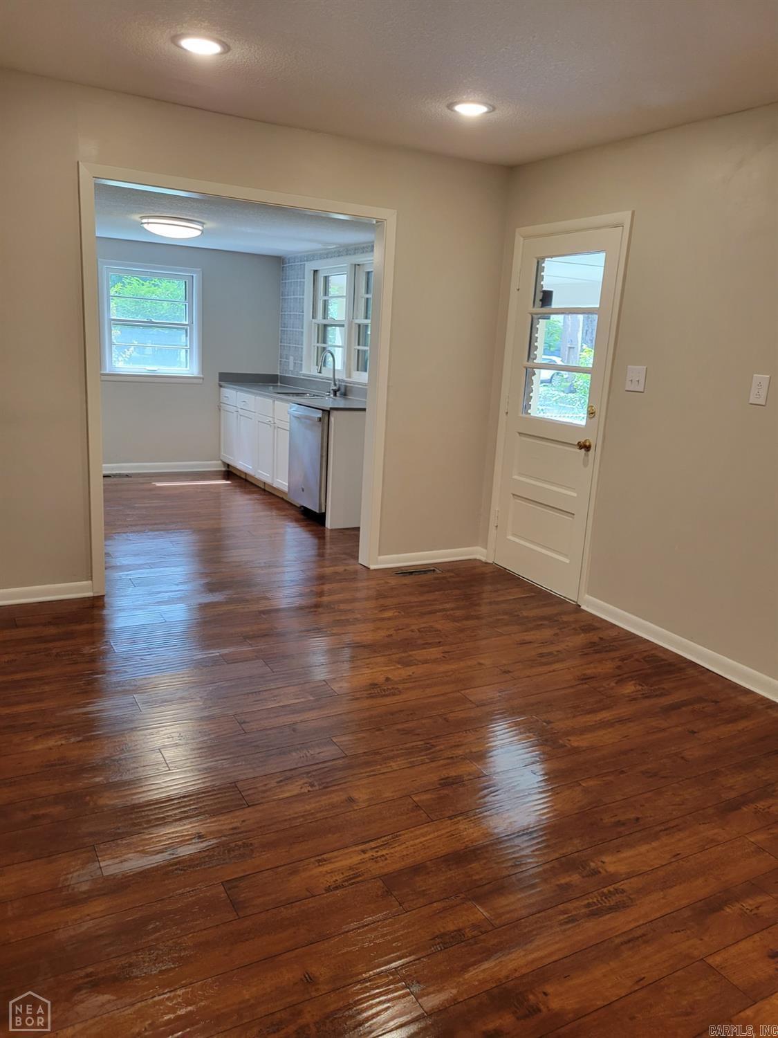 633 W College Property Photo 4