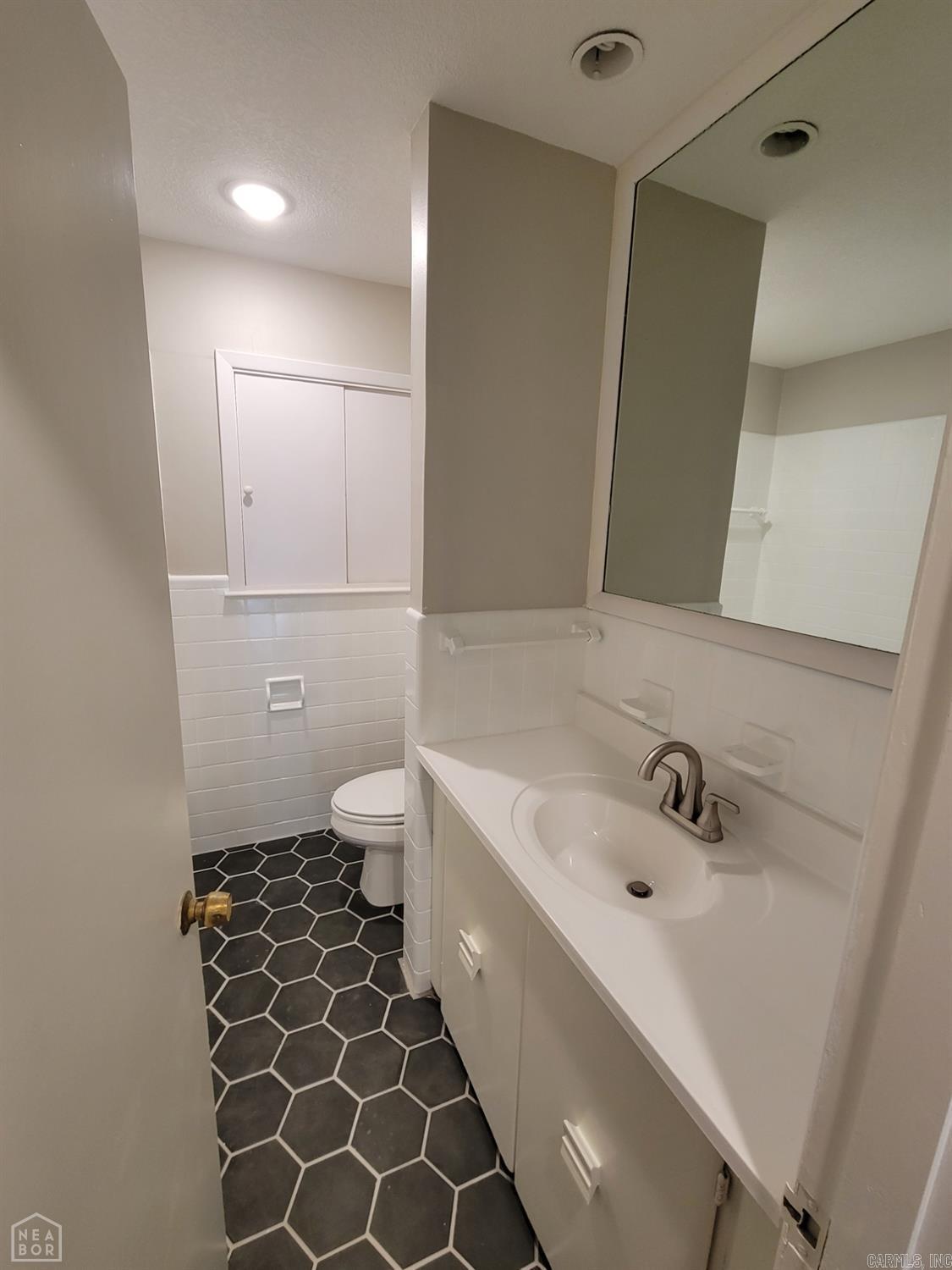 633 W College Property Photo 6