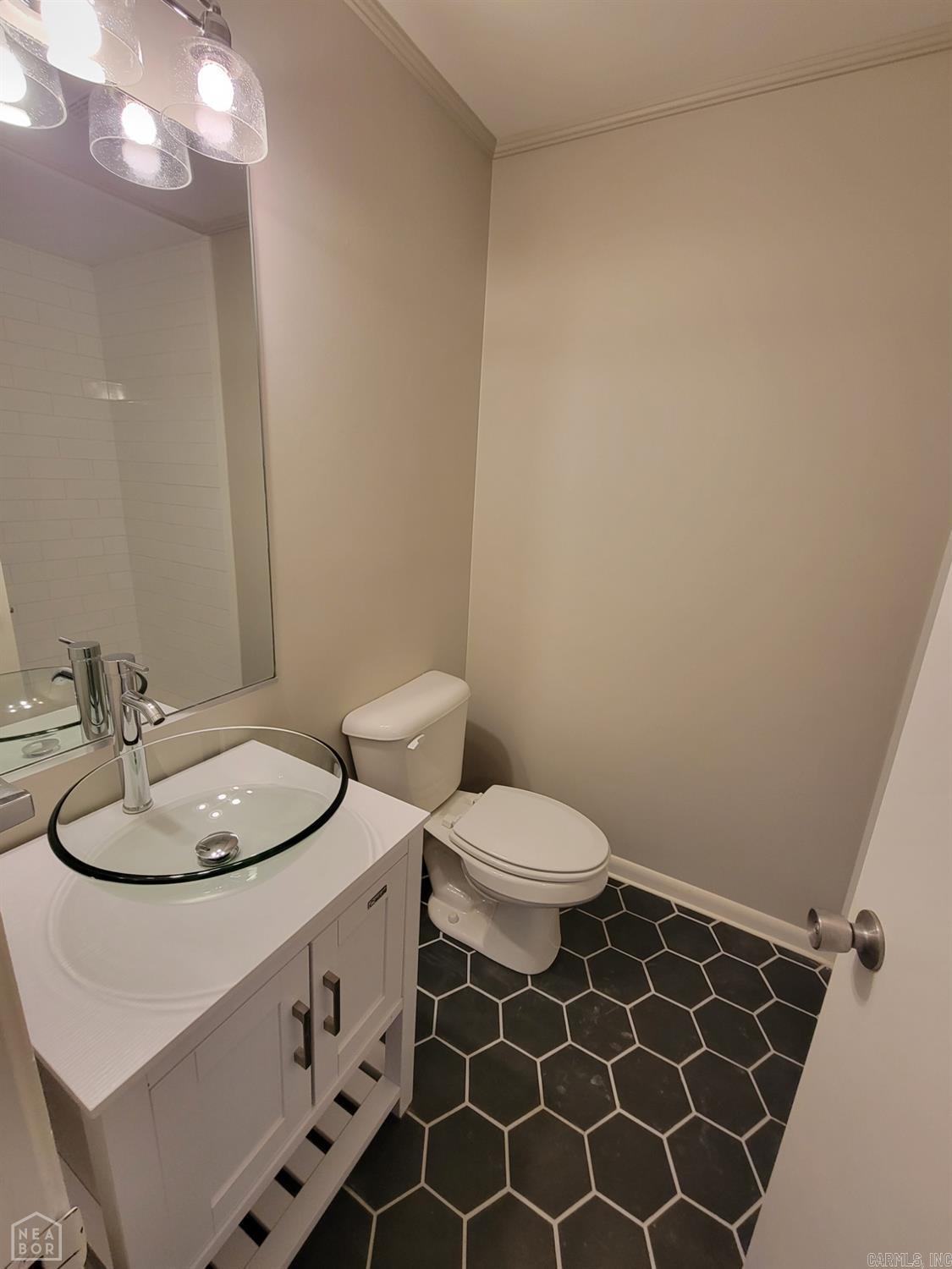 633 W College Property Photo 7