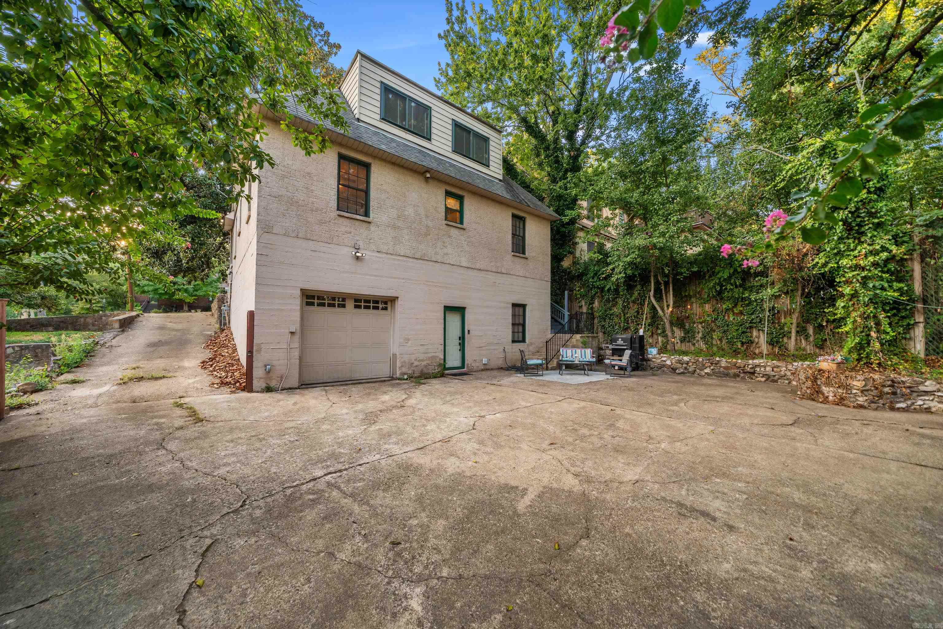 1003 Prospect Property Photo 14