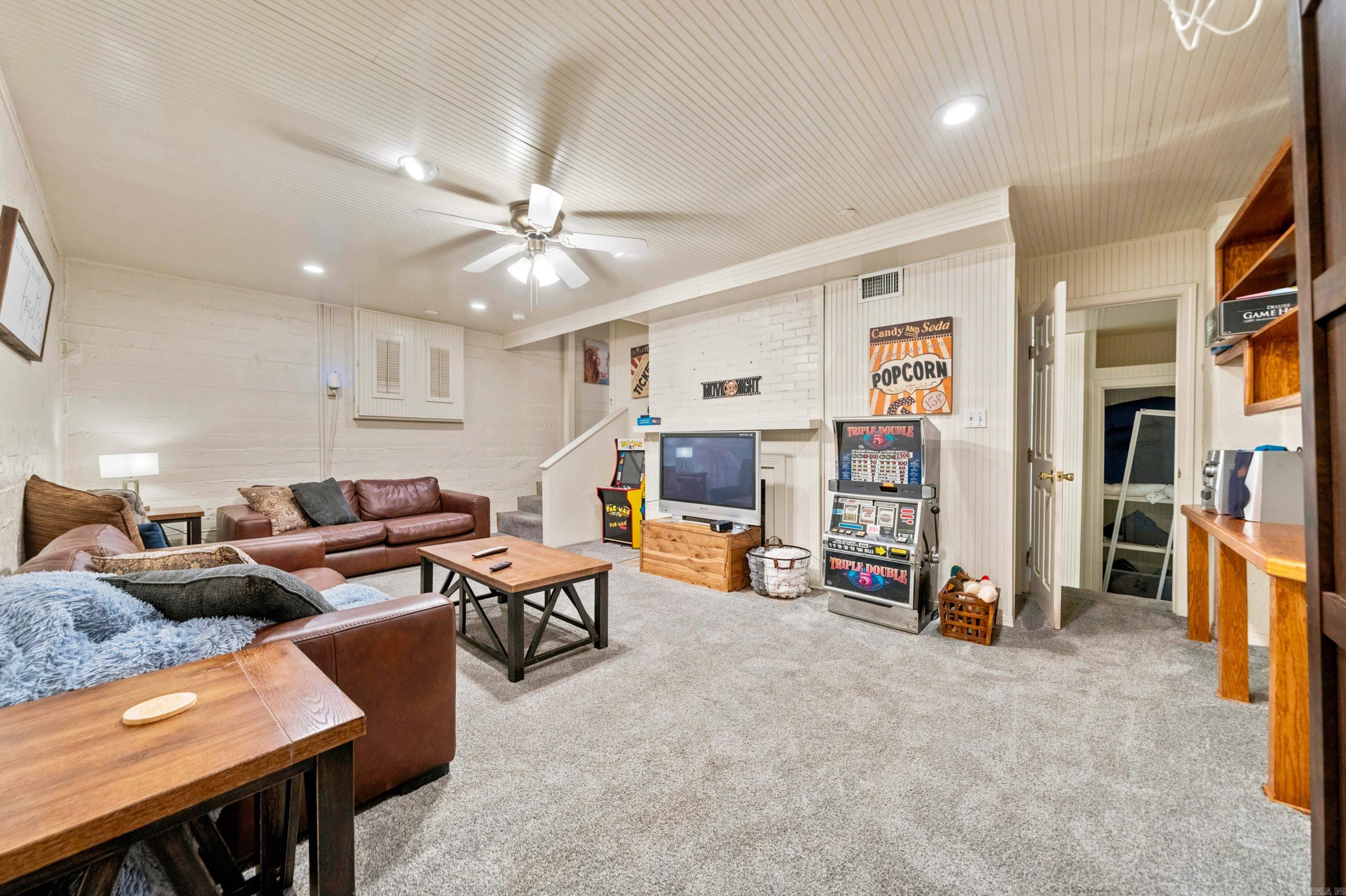 1003 Prospect Property Photo 40