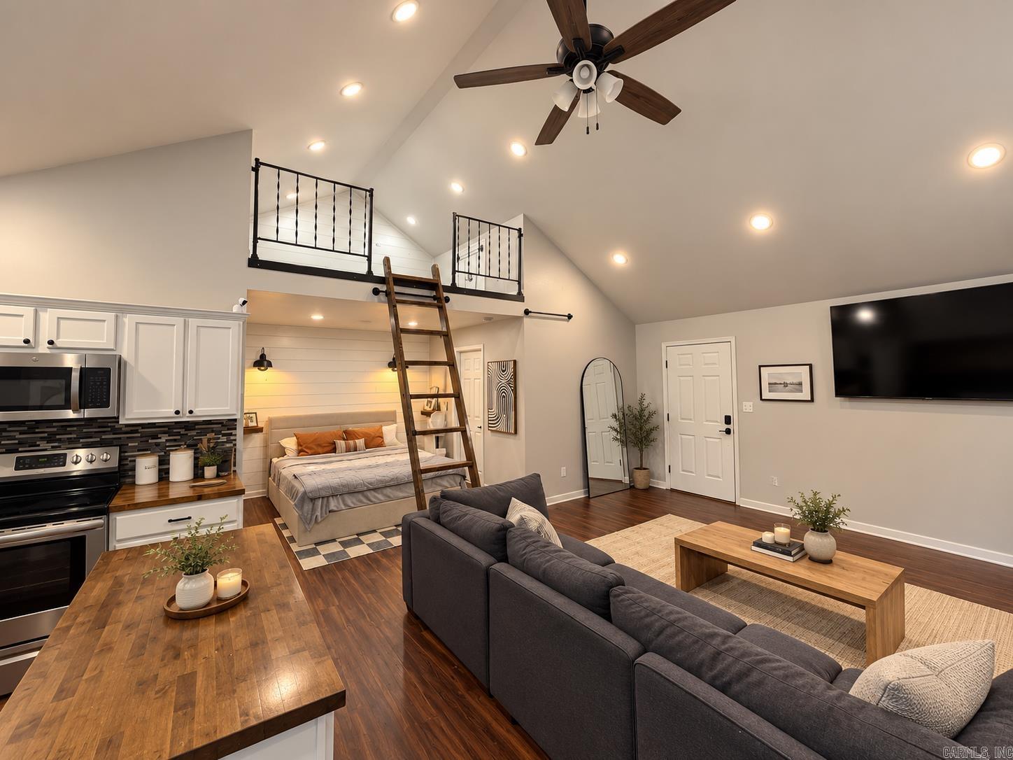 9 Horton Lane Property Photo 3