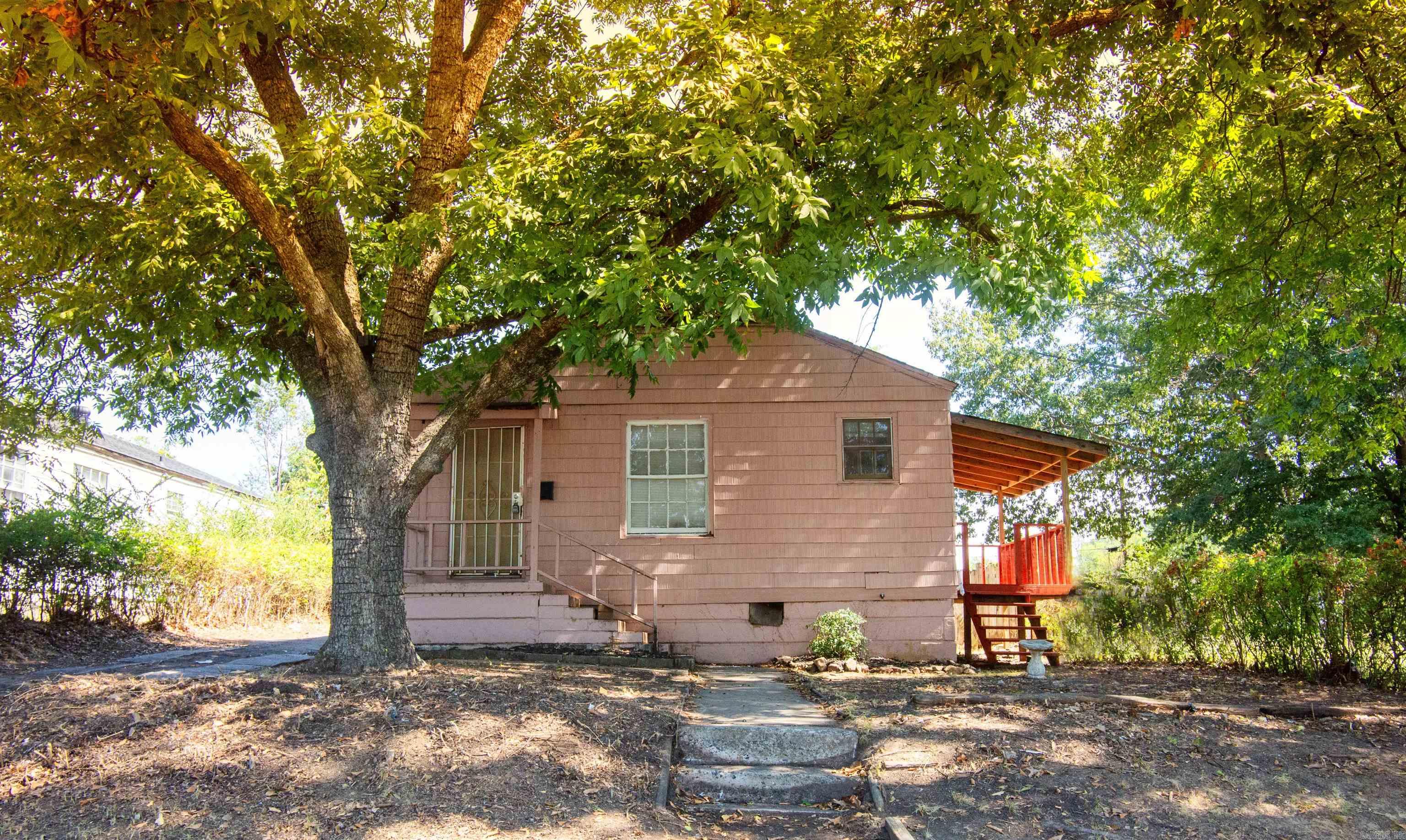 2521 S Maple Street Property Photo 1