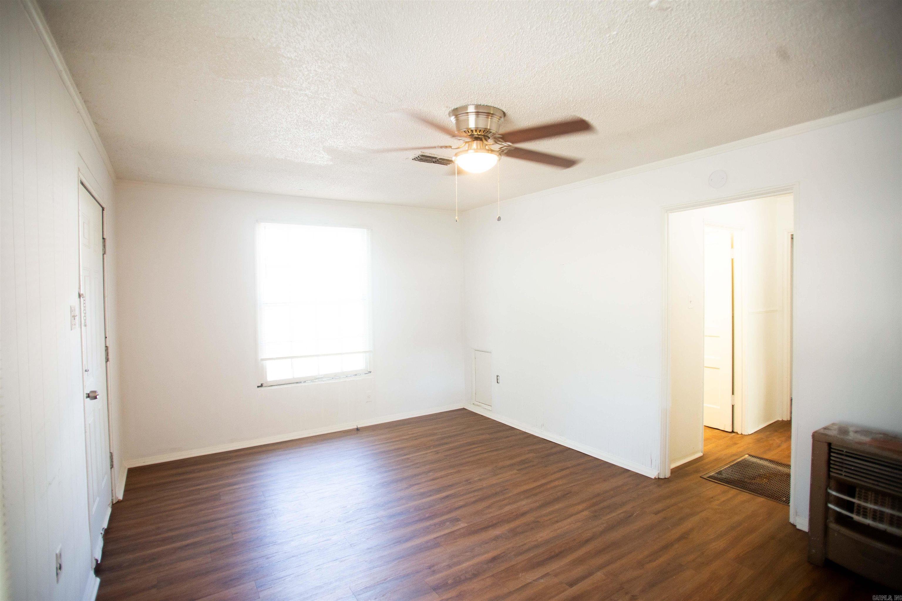 2521 S Maple Street Property Photo 2