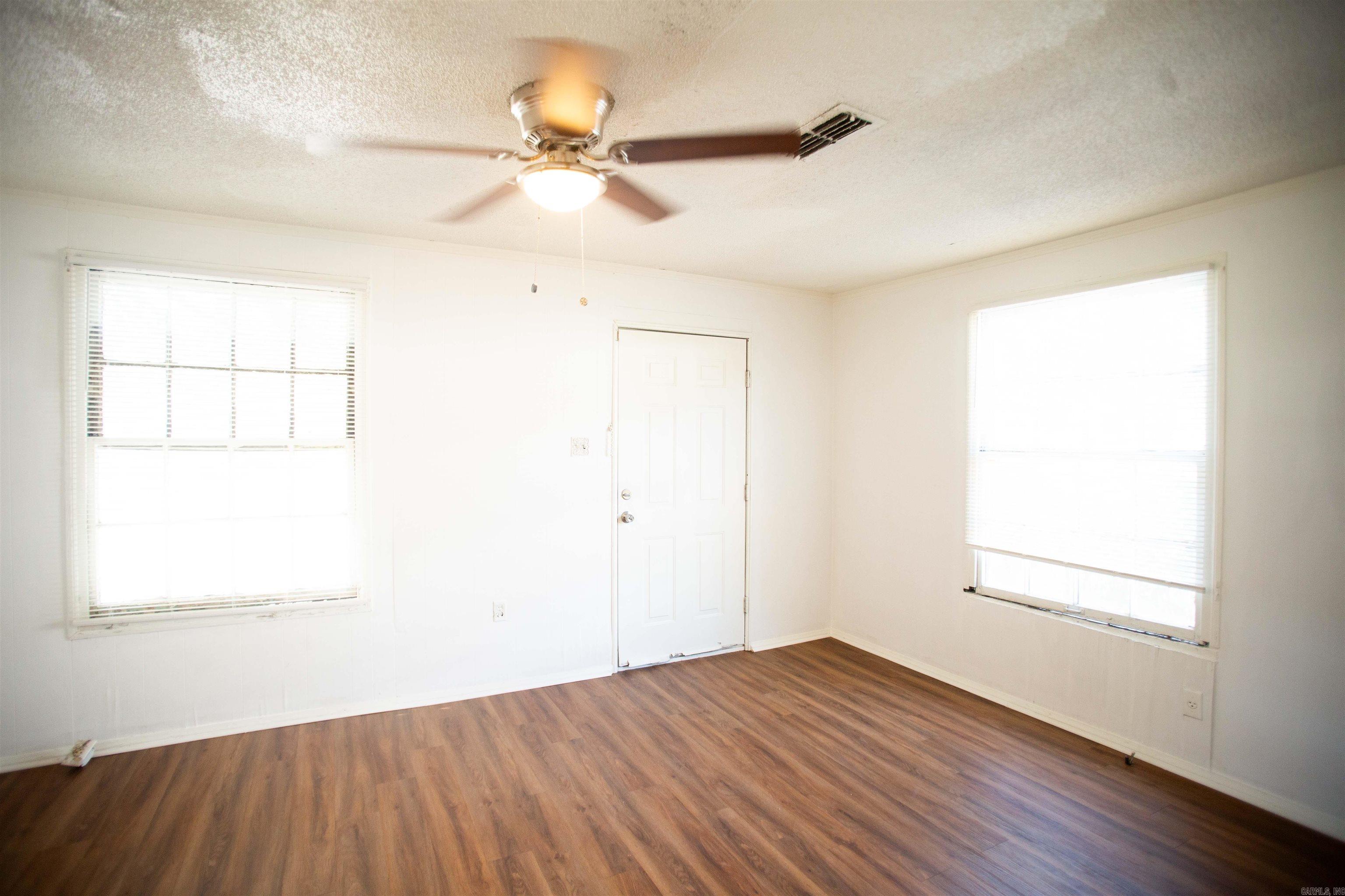 2521 S Maple Street Property Photo 3
