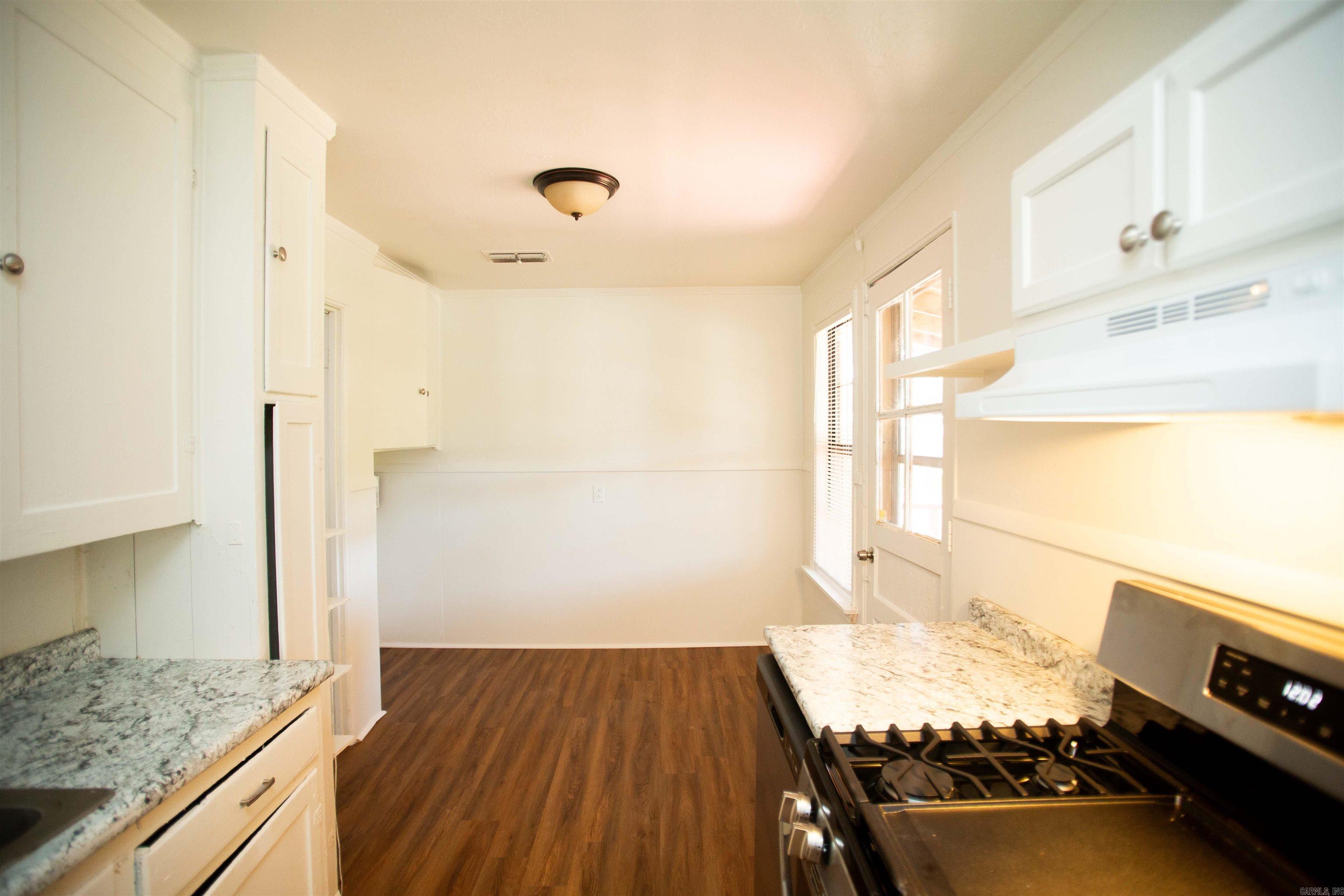 2521 S Maple Street Property Photo 8