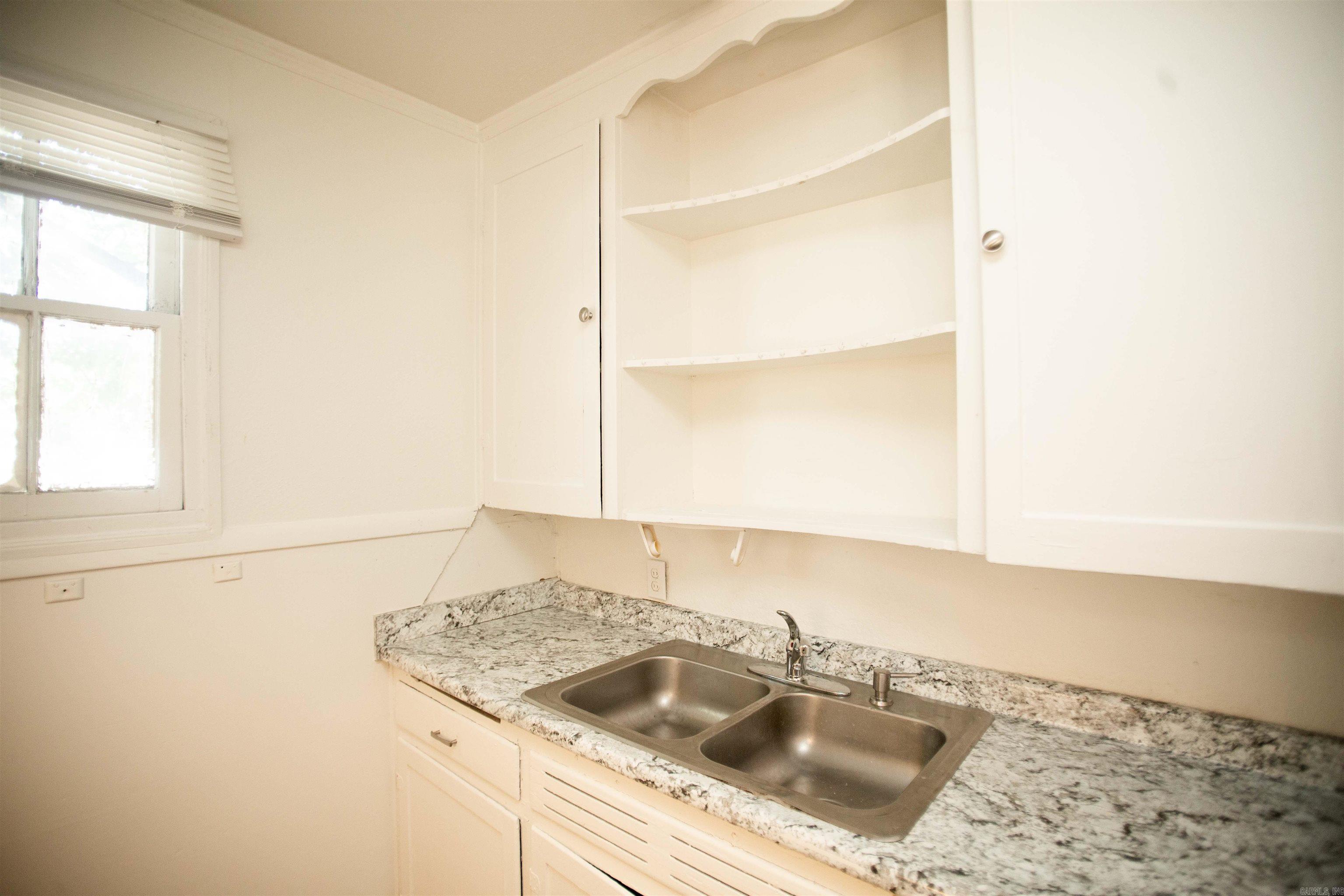 2521 S Maple Street Property Photo 9