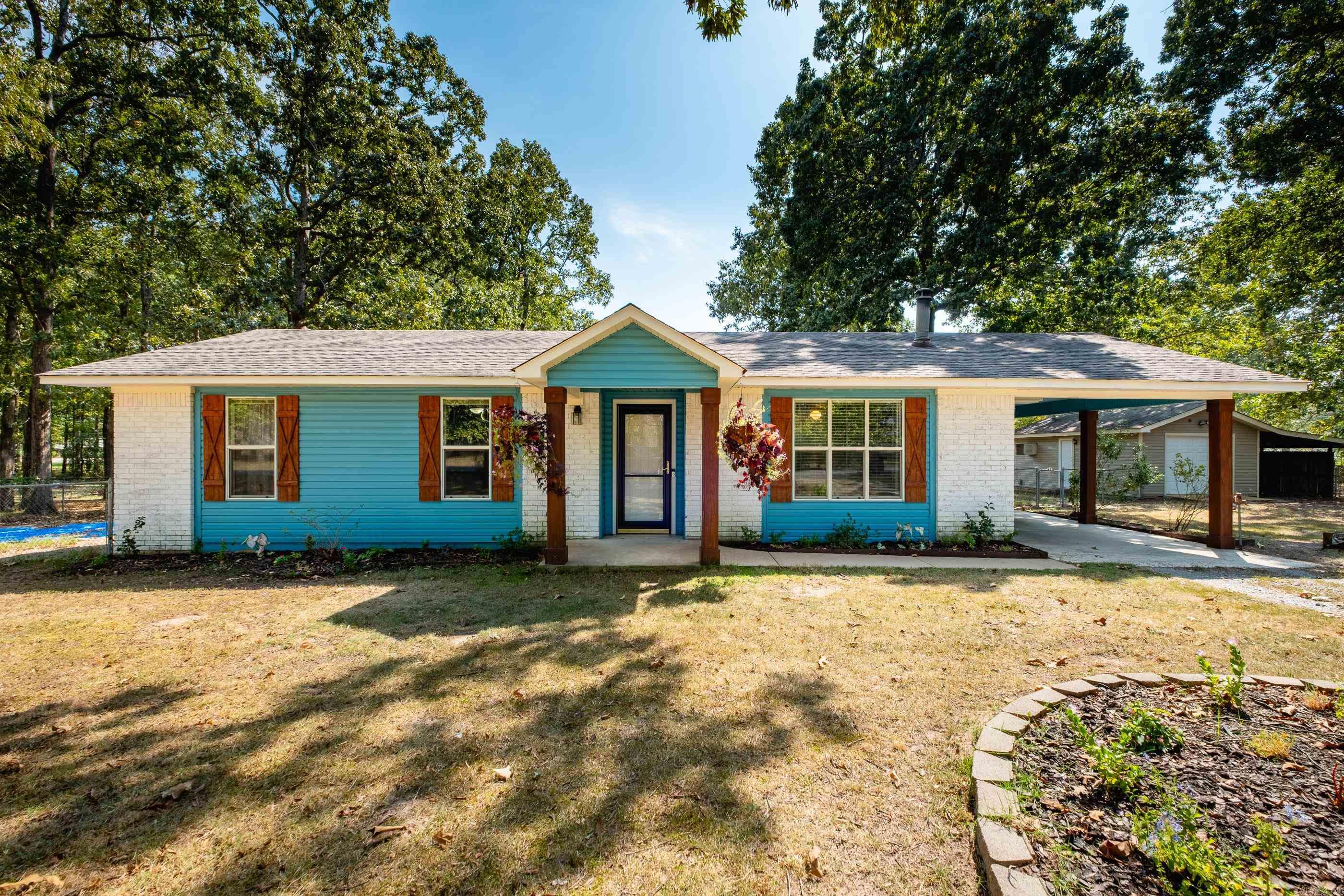 315 Oaklawn Circle Property Photo 1